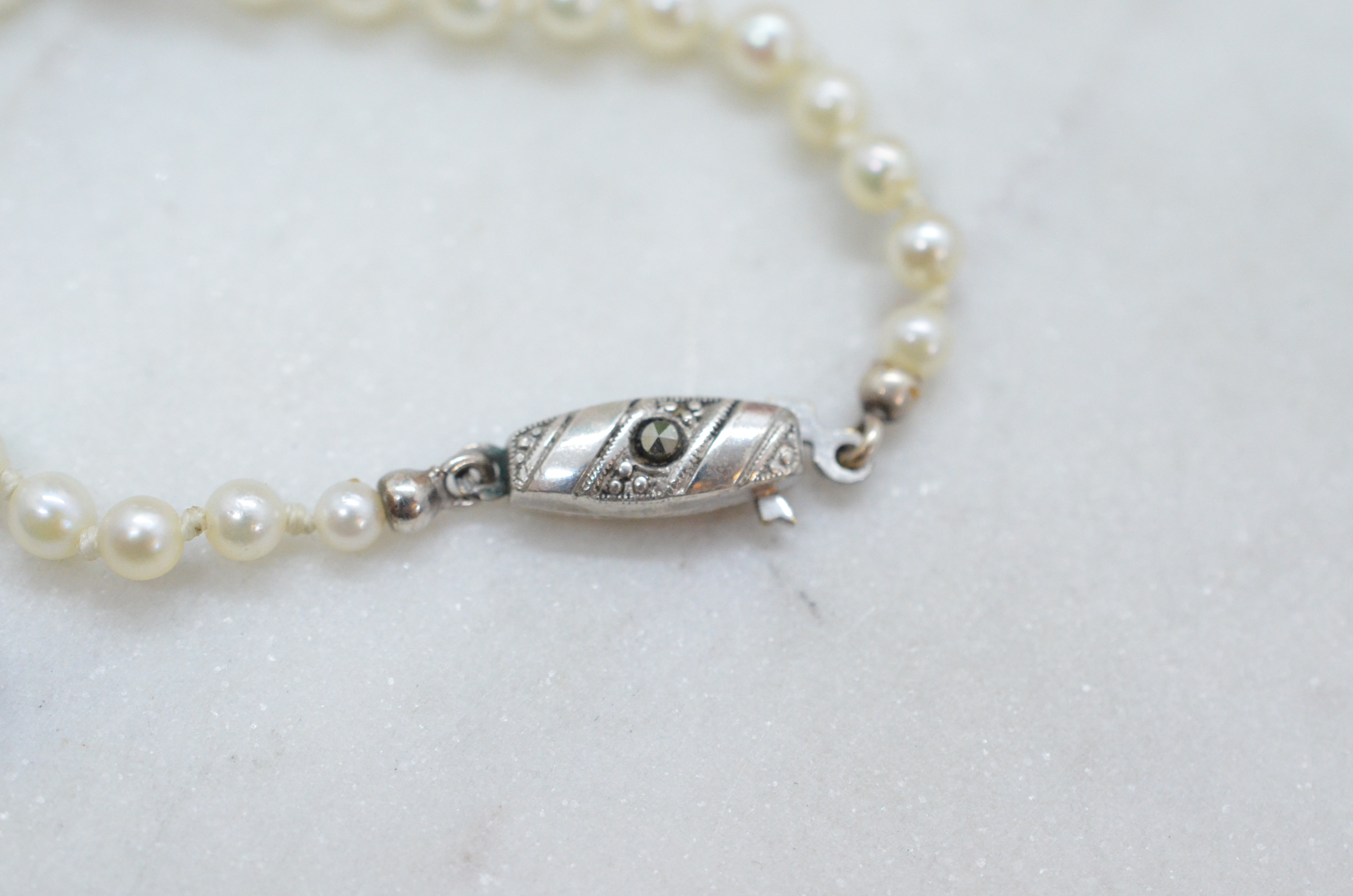 Vintage dosed pearl necklace with cultured freshwater pearls and silver clasp - 3