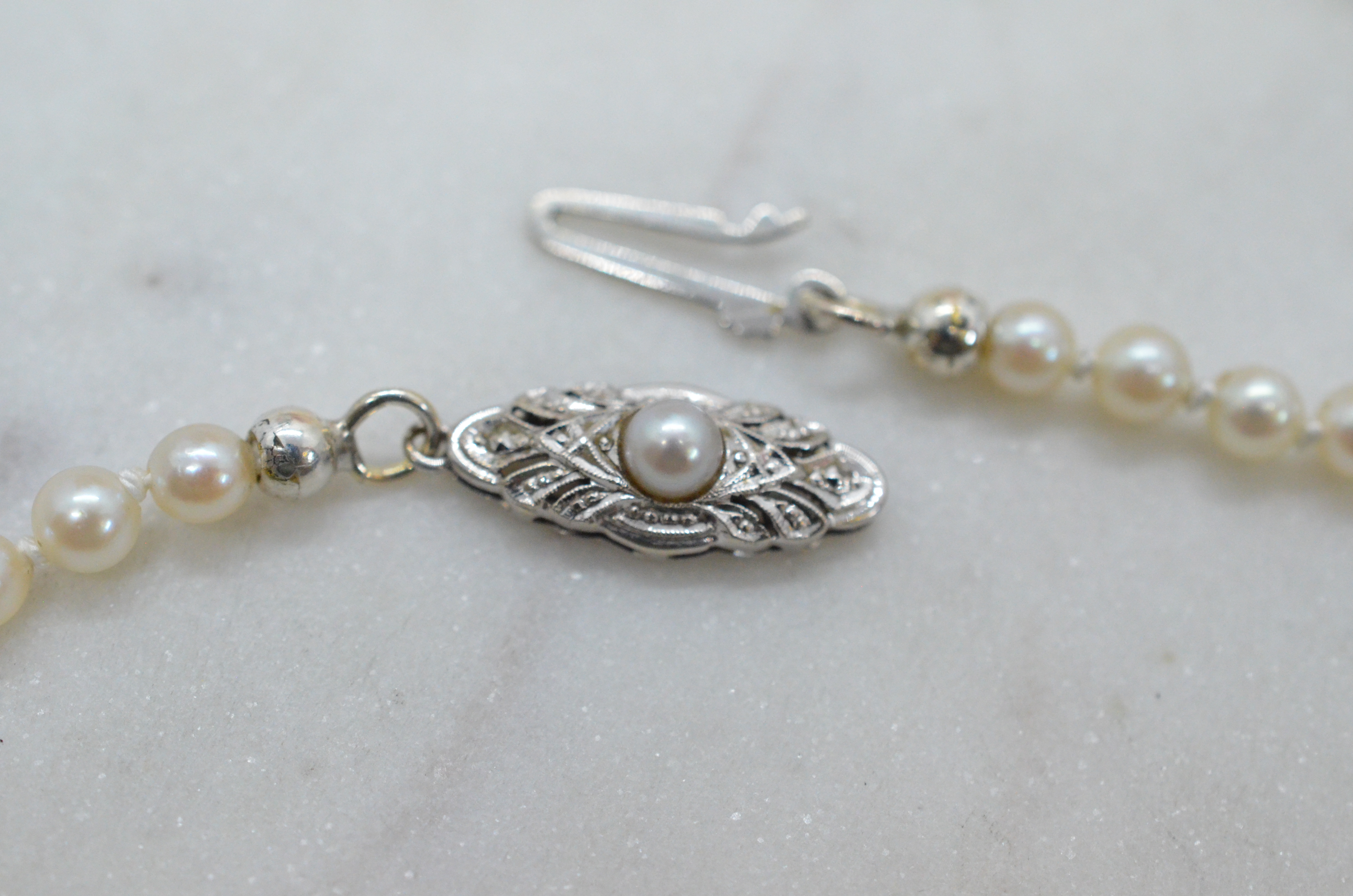 Vintage dosed pearl necklace with cultured freshwater pearls and silver clasp - 5