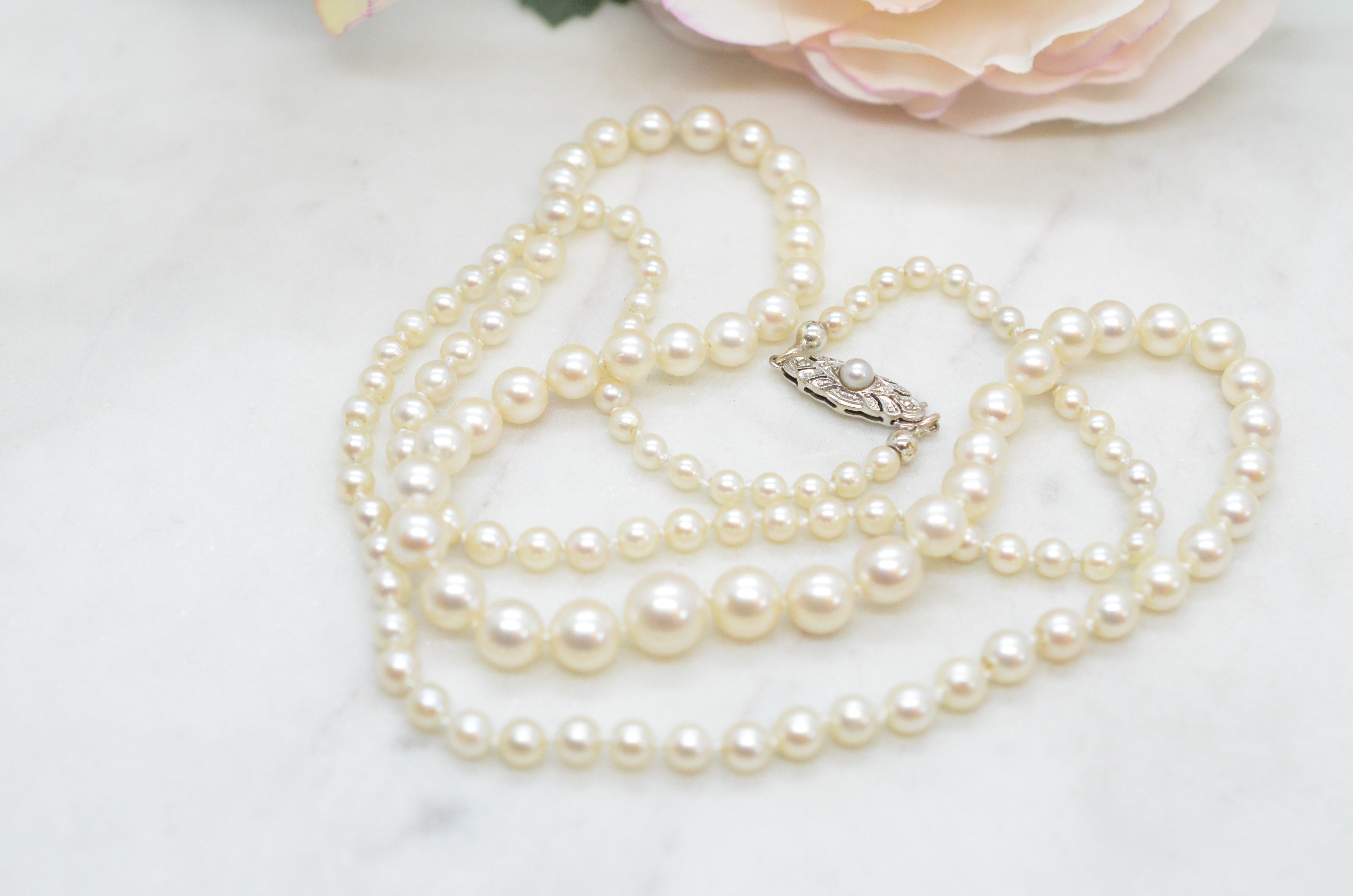 Vintage dosed pearl necklace with cultured freshwater pearls and silver clasp - 2