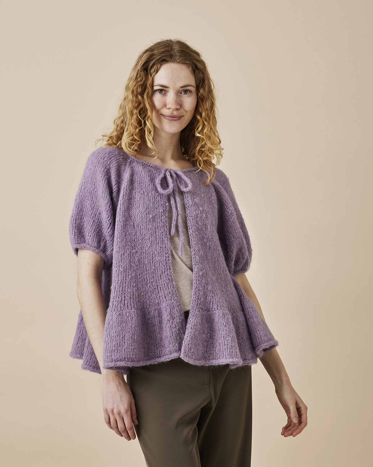 Cardigan med puffärm, volang & I-cord - Sally by Permin 892202 PDF