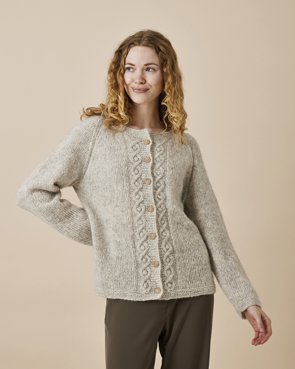 Raglancardigan med flätor - Nanna by Permin 892315 PDF