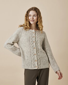 Raglancardigan med flätor - Nanna by Permin 892315 PDF