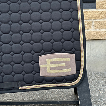 EQUILINE HOPPSCHABRAK MED E-LOGGA BLACK E34 CAPP.-GL.GOLD P358+P44+P358