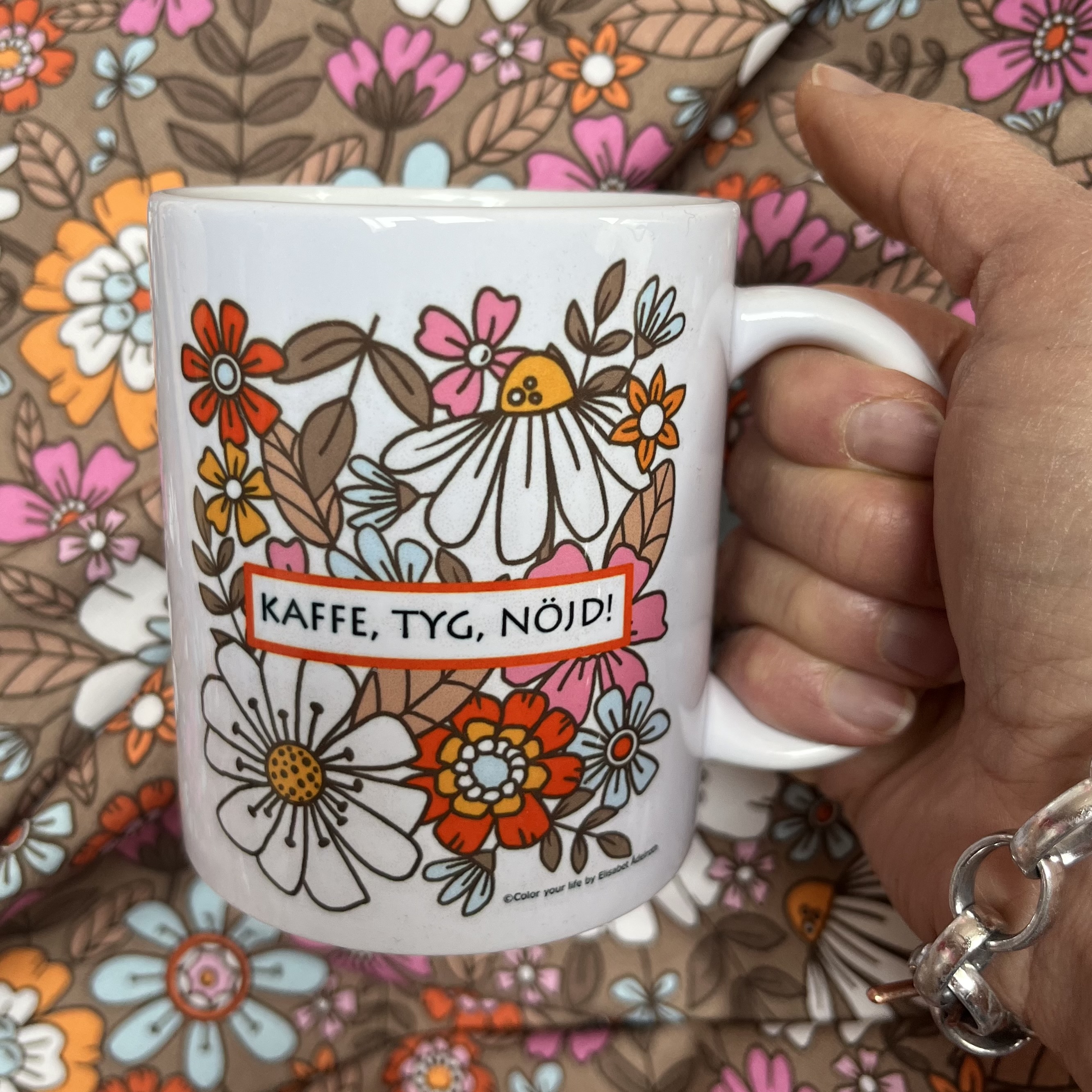Porslinsmugg  ”Kaffe,tyg, nöjd” - 2