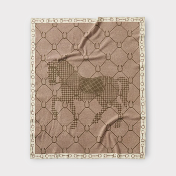 Horseshoe throw 