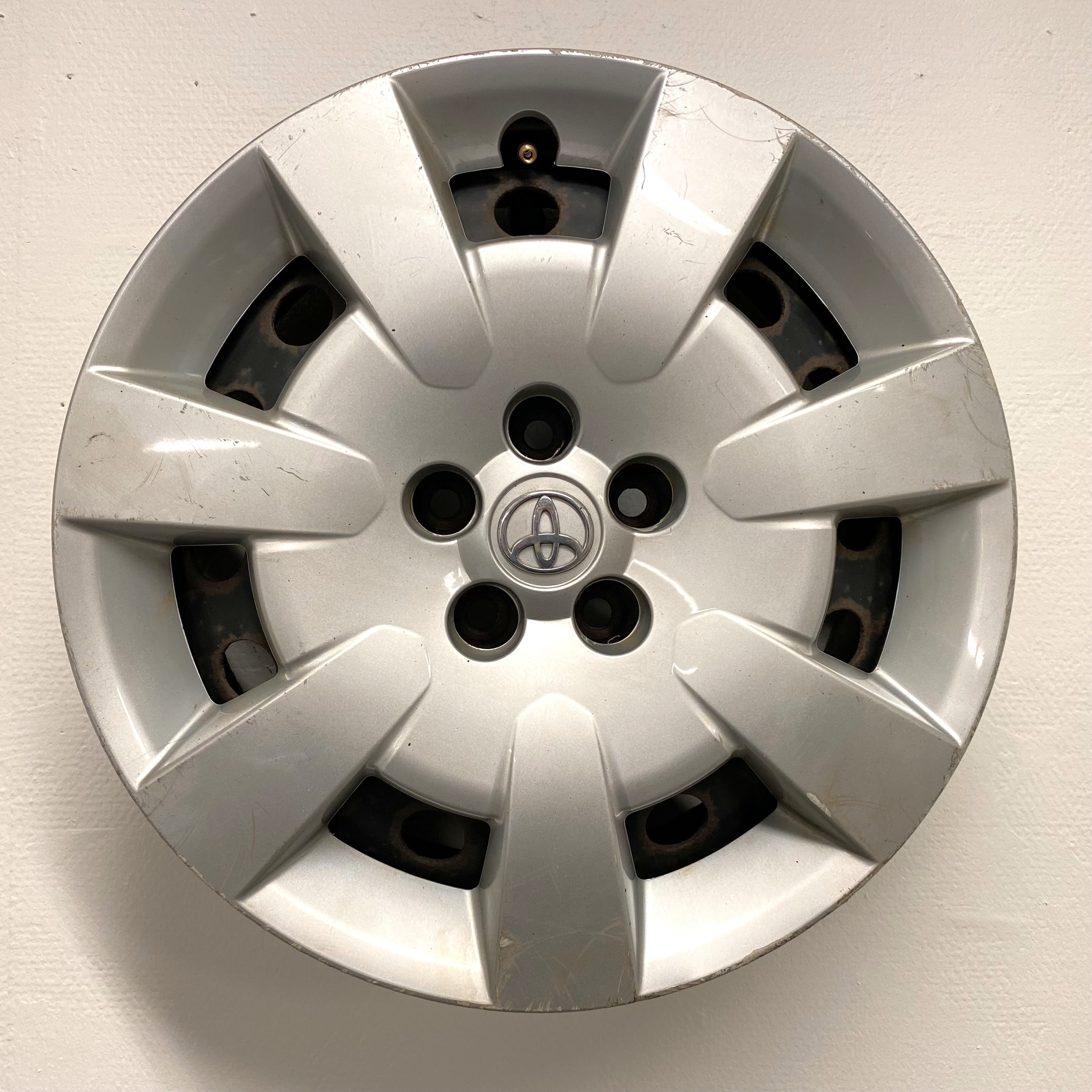 BEGAGNAT | 4 st | 16" PLÅTFÄLGAR med OBS 3 st Toyota navkapslar | 5x100 6.5x16 ET45 54.1 | Y-2-1 - 5