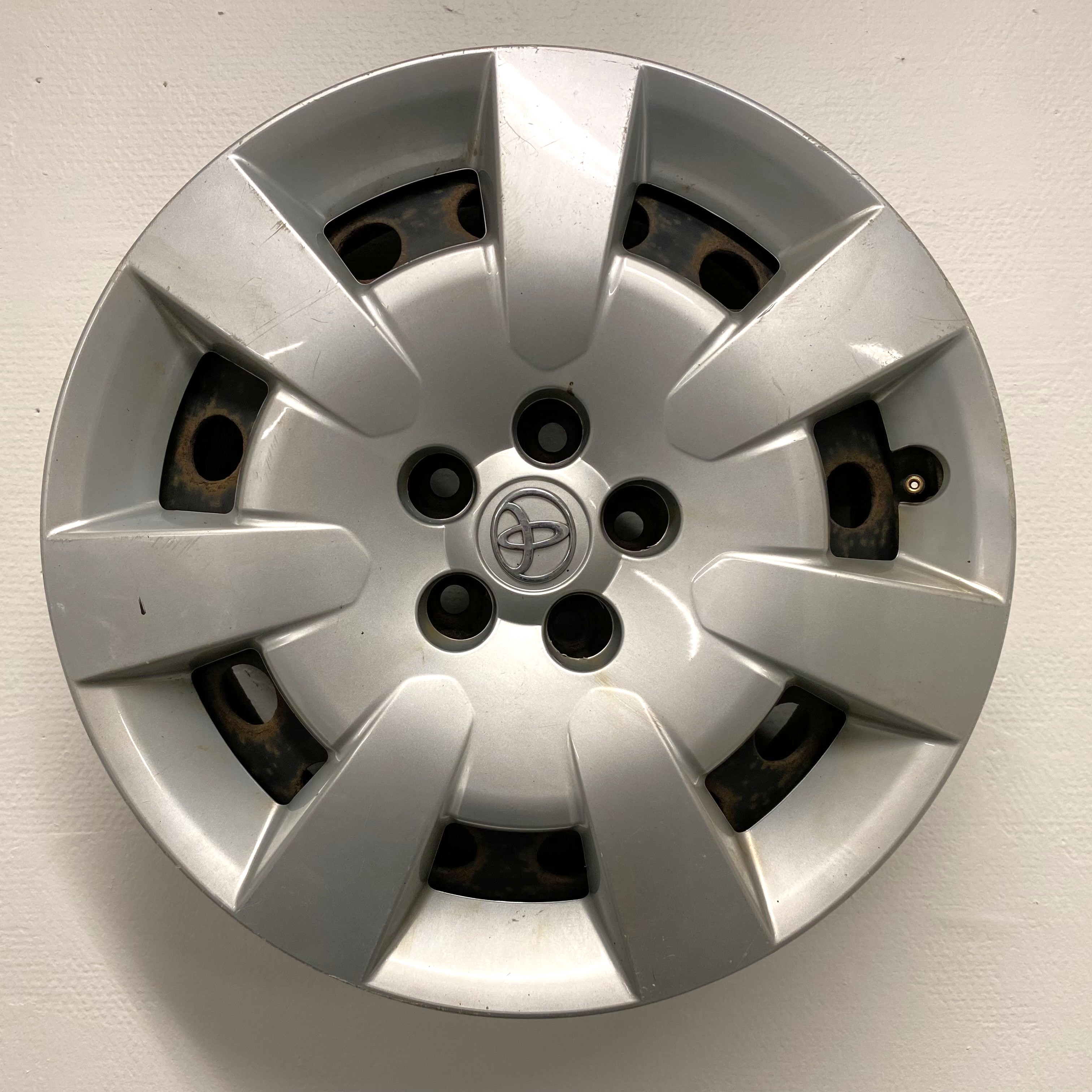 BEGAGNAT | 4 st | 16" PLÅTFÄLGAR med OBS 3 st Toyota navkapslar | 5x100 6.5x16 ET45 54.1 | Y-2-1 - 3