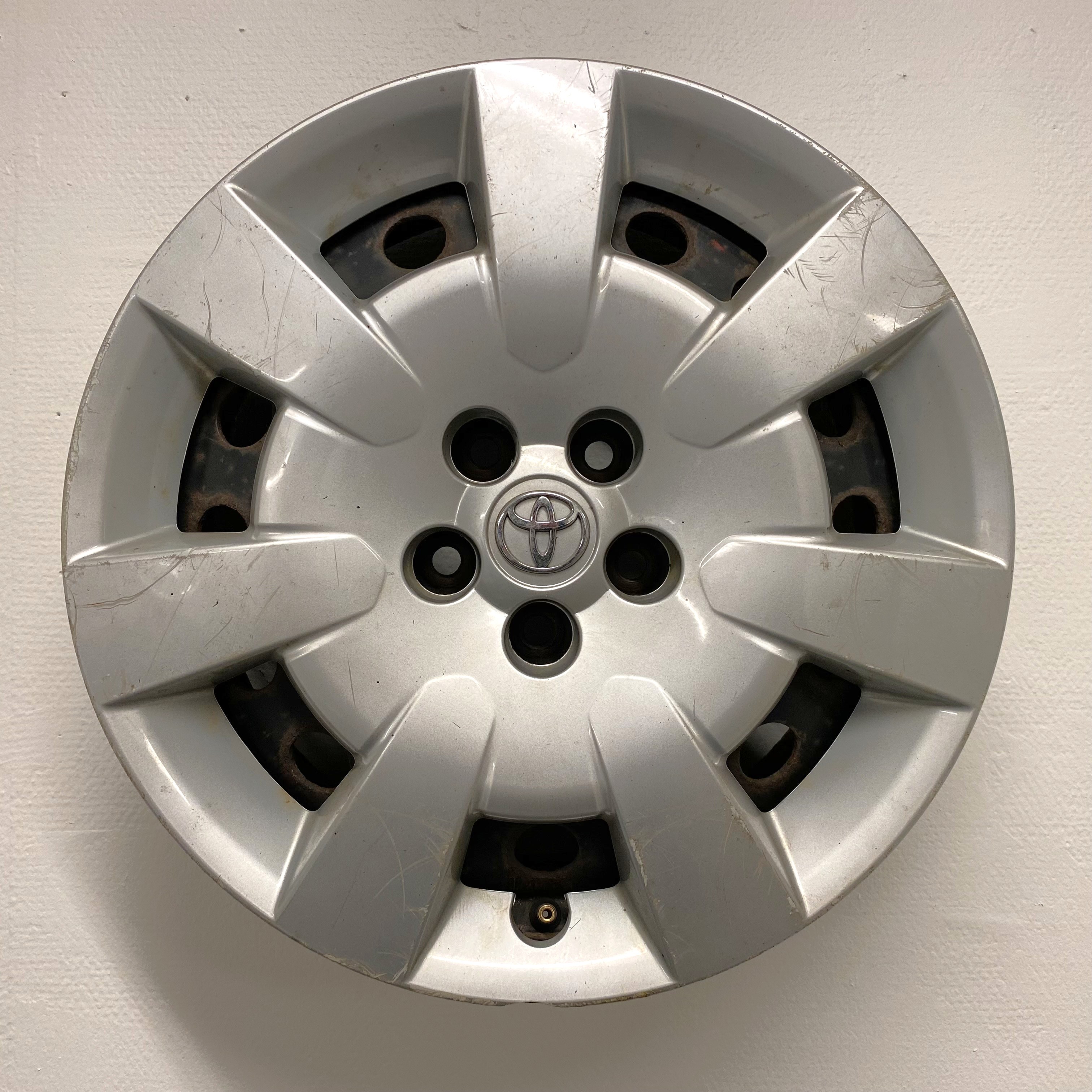 BEGAGNAT | 4 st | 16" PLÅTFÄLGAR med OBS 3 st Toyota navkapslar | 5x100 6.5x16 ET45 54.1 | Y-2-1