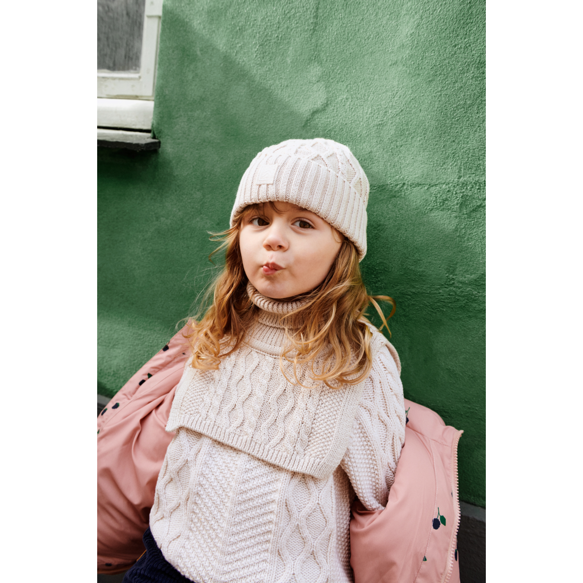 Ezra Beanie w Cables Sandy - 4