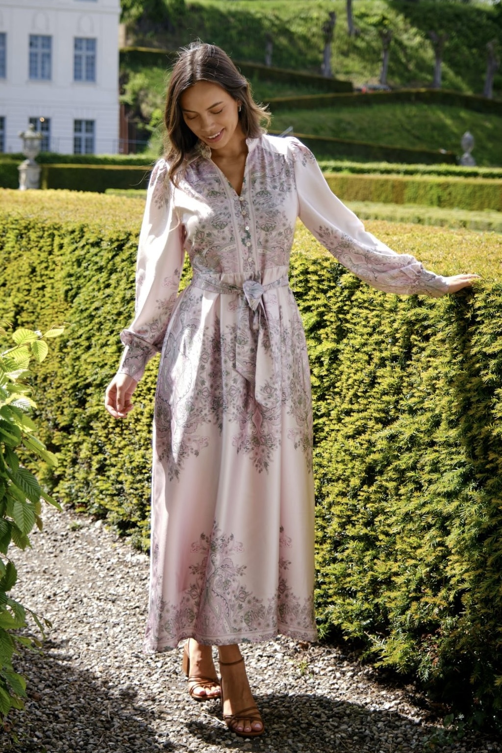 Neo Noir  - Nova Paisley Border Dress Rose - 4