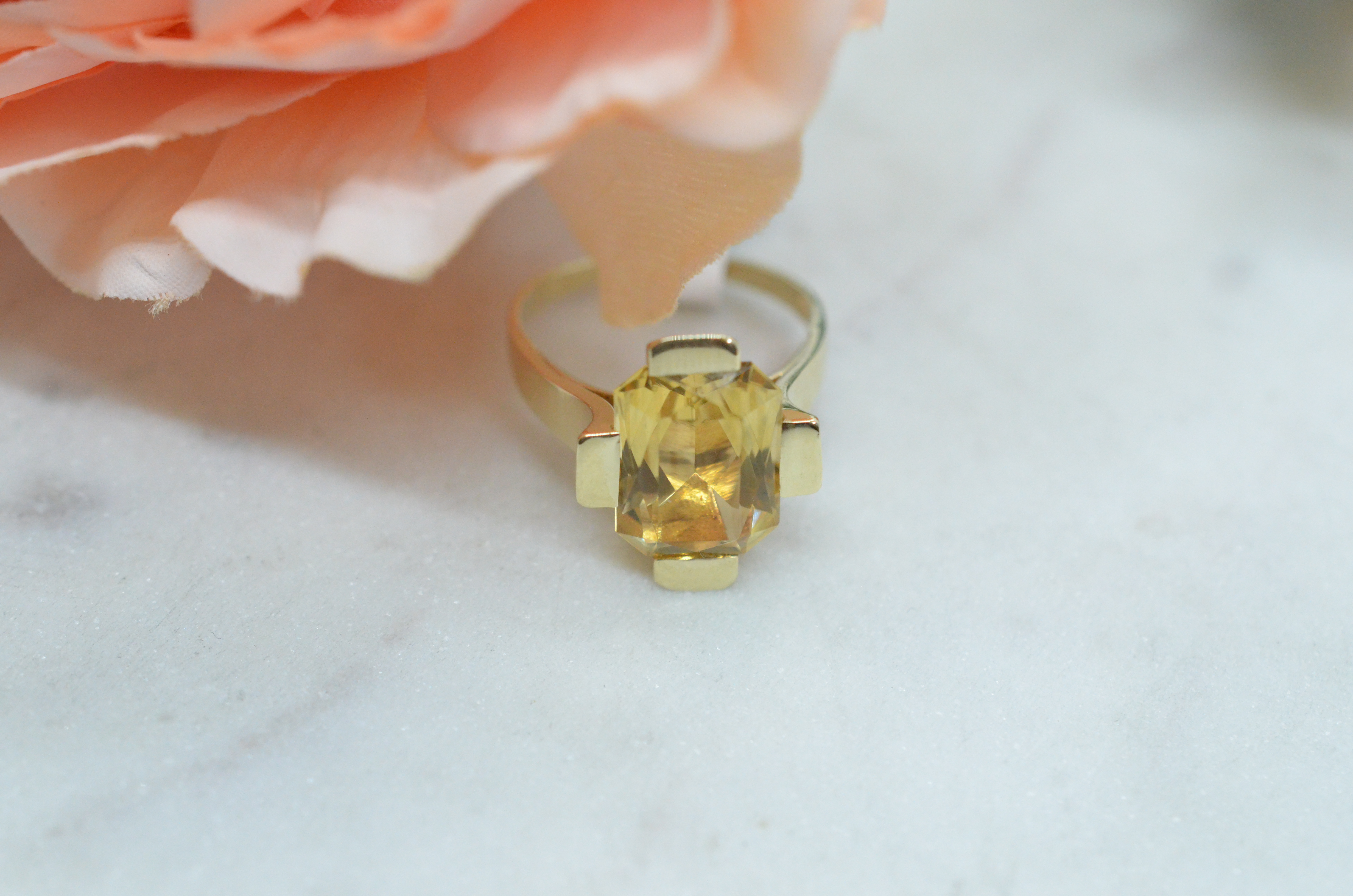 Vintage 14k ring with light yellow stone