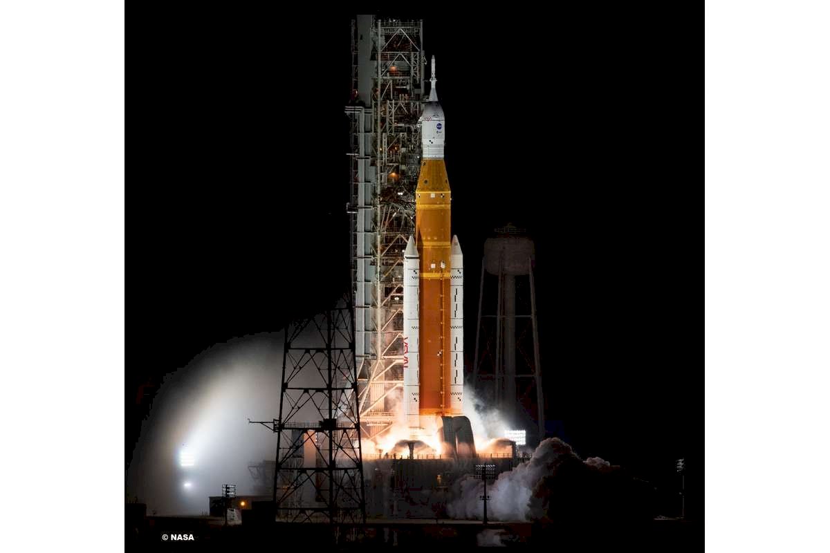 NASA Artemis Space Launch System 'SLS' 1/144