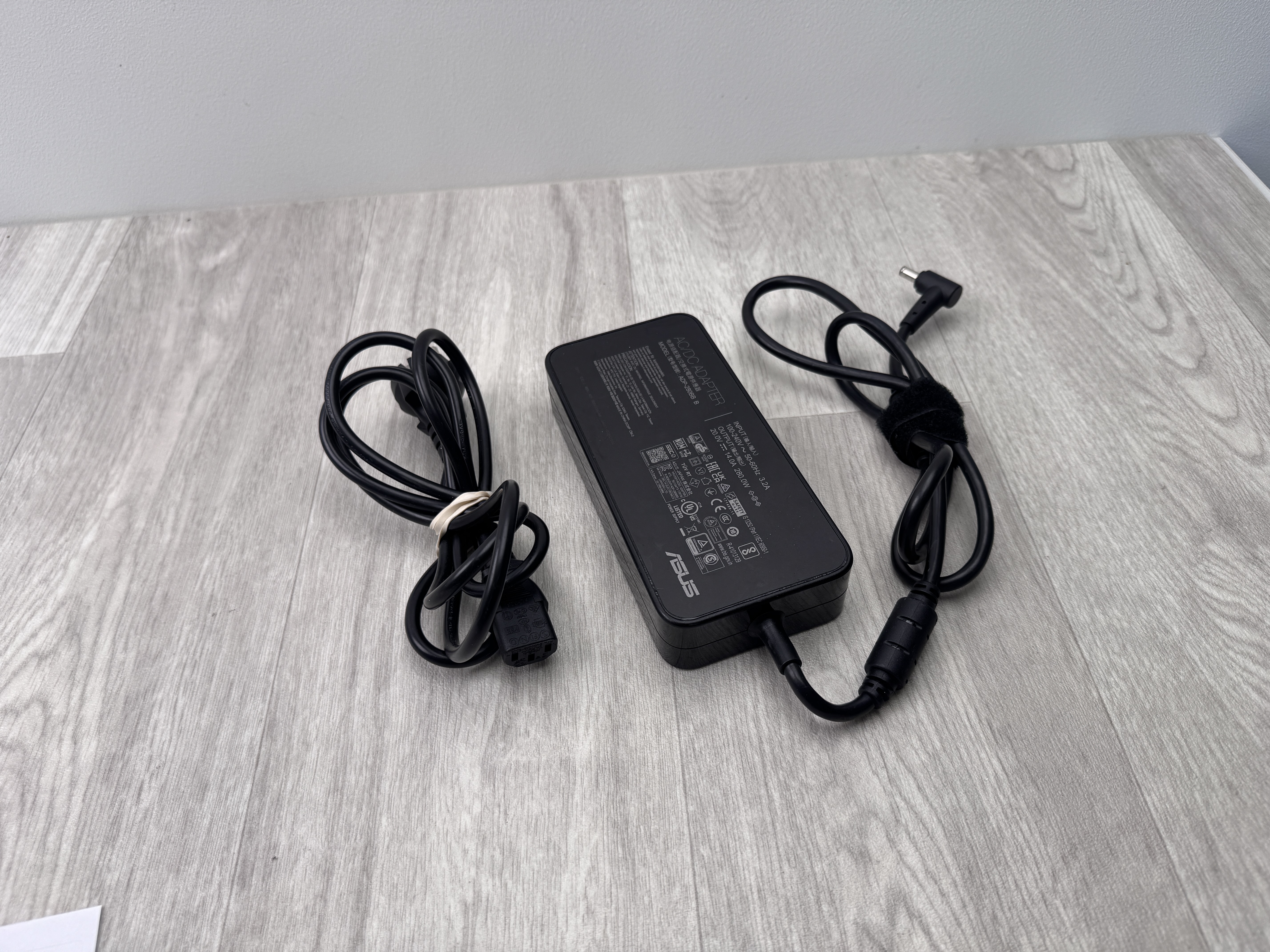 Original Asus 280W Laddare 20V 14A AC Adapter ADP-280BB B 6.0x3.7mm