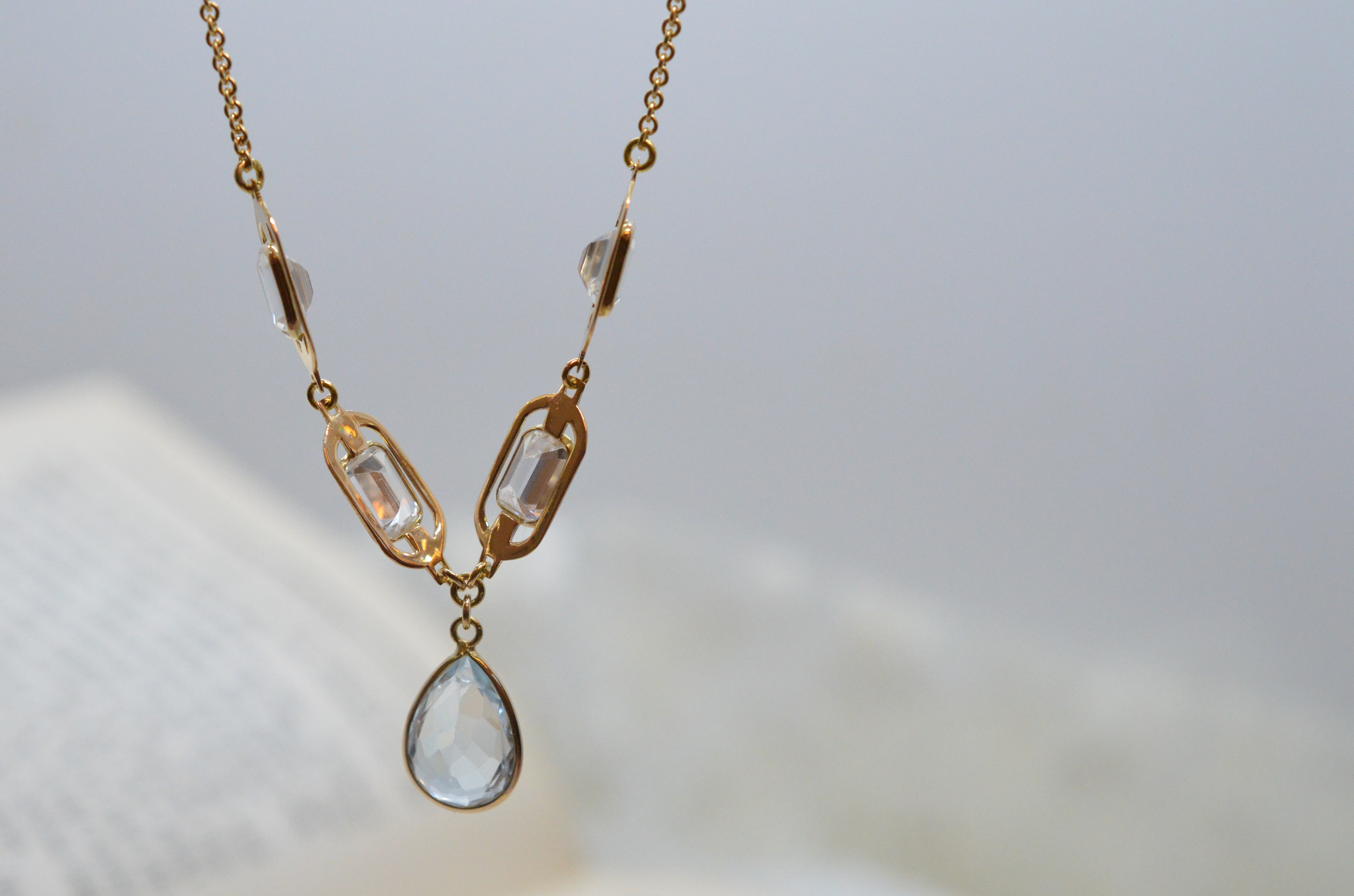 Vintage 18k necklace with light blue stones - 8