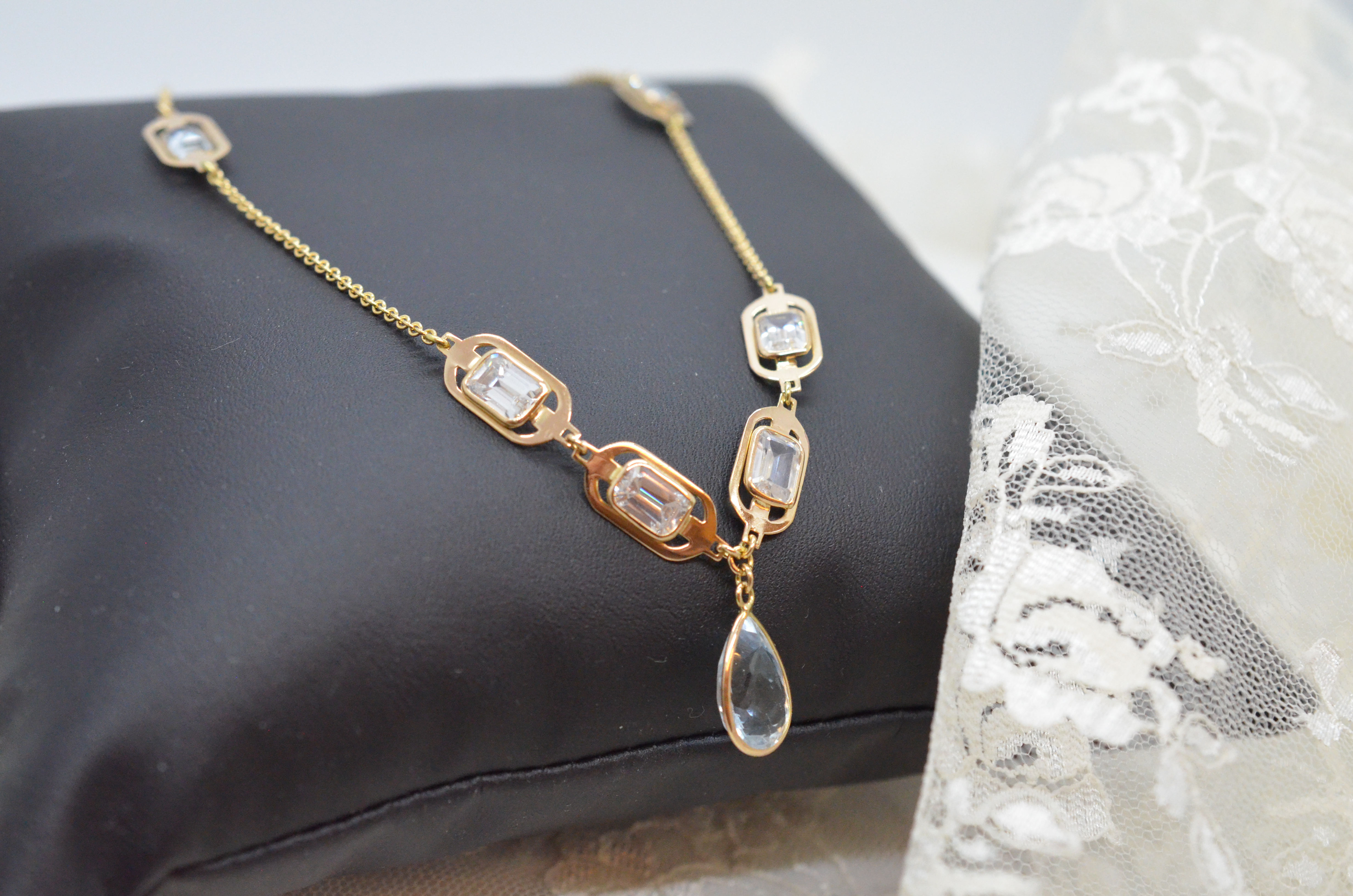 Vintage 18k necklace with light blue stones - 2