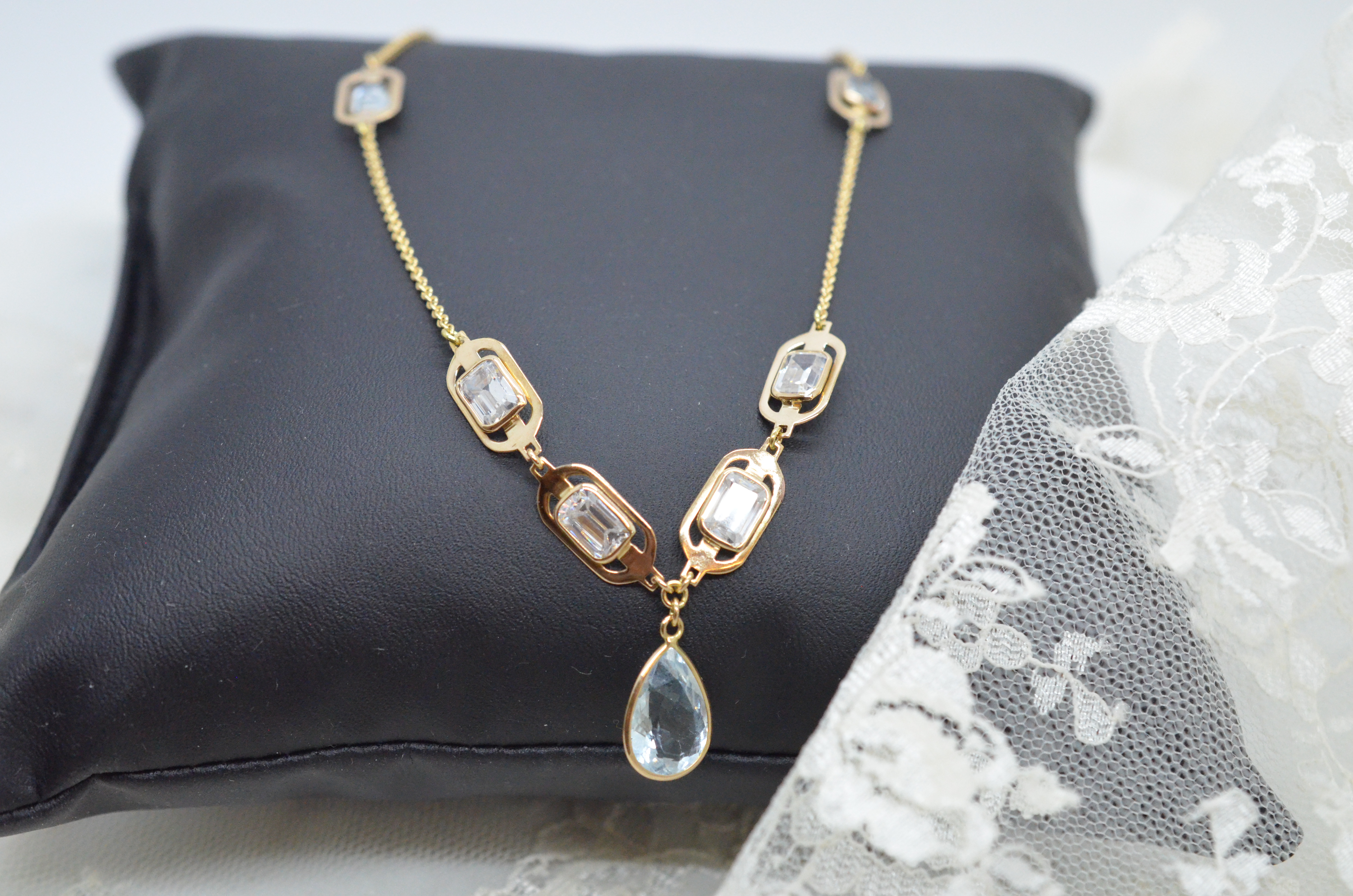 Vintage 18k necklace with light blue stones