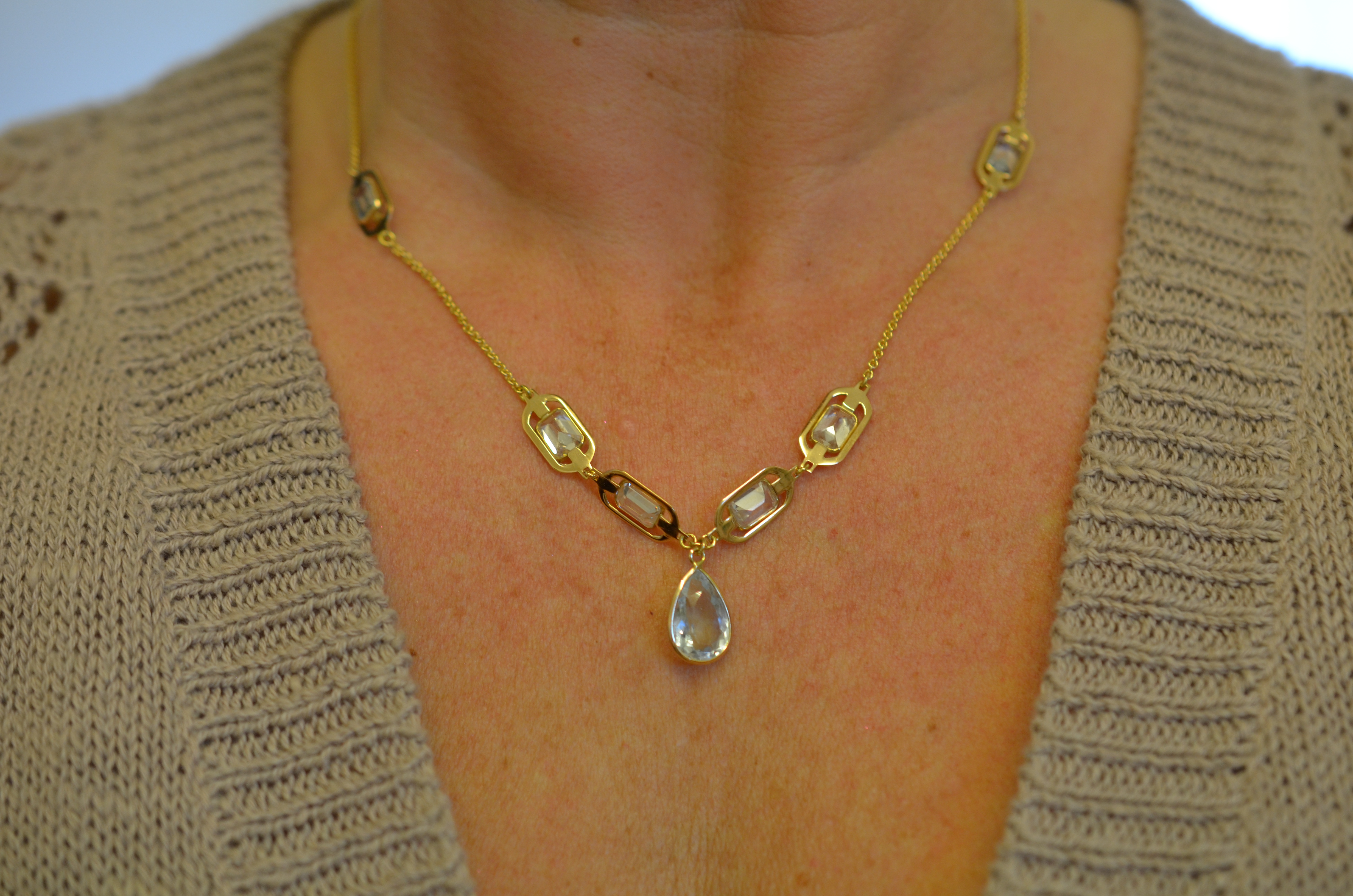 Vintage 18k necklace with light blue stones - 4