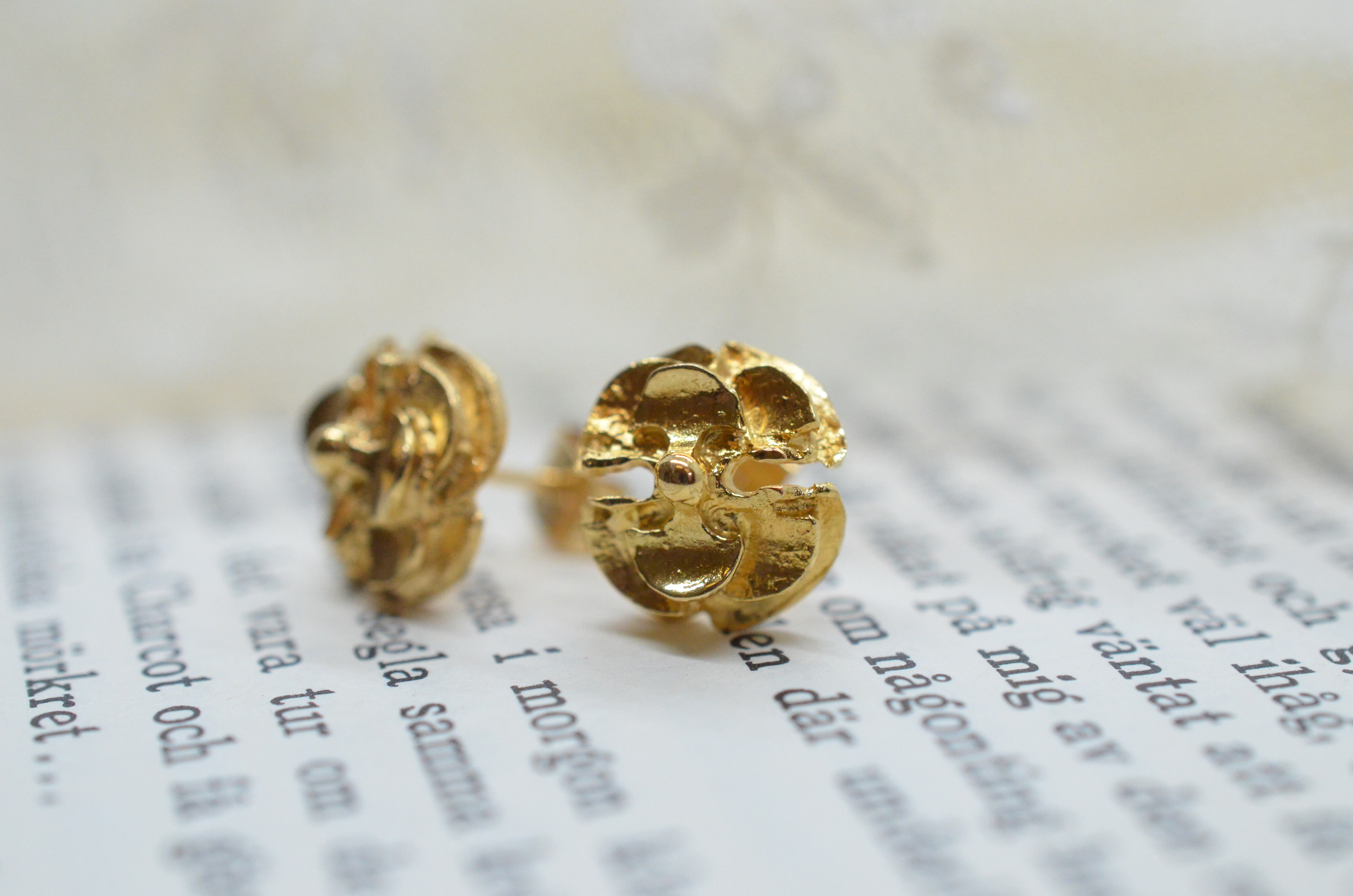 Vintage 18k gold earrings
