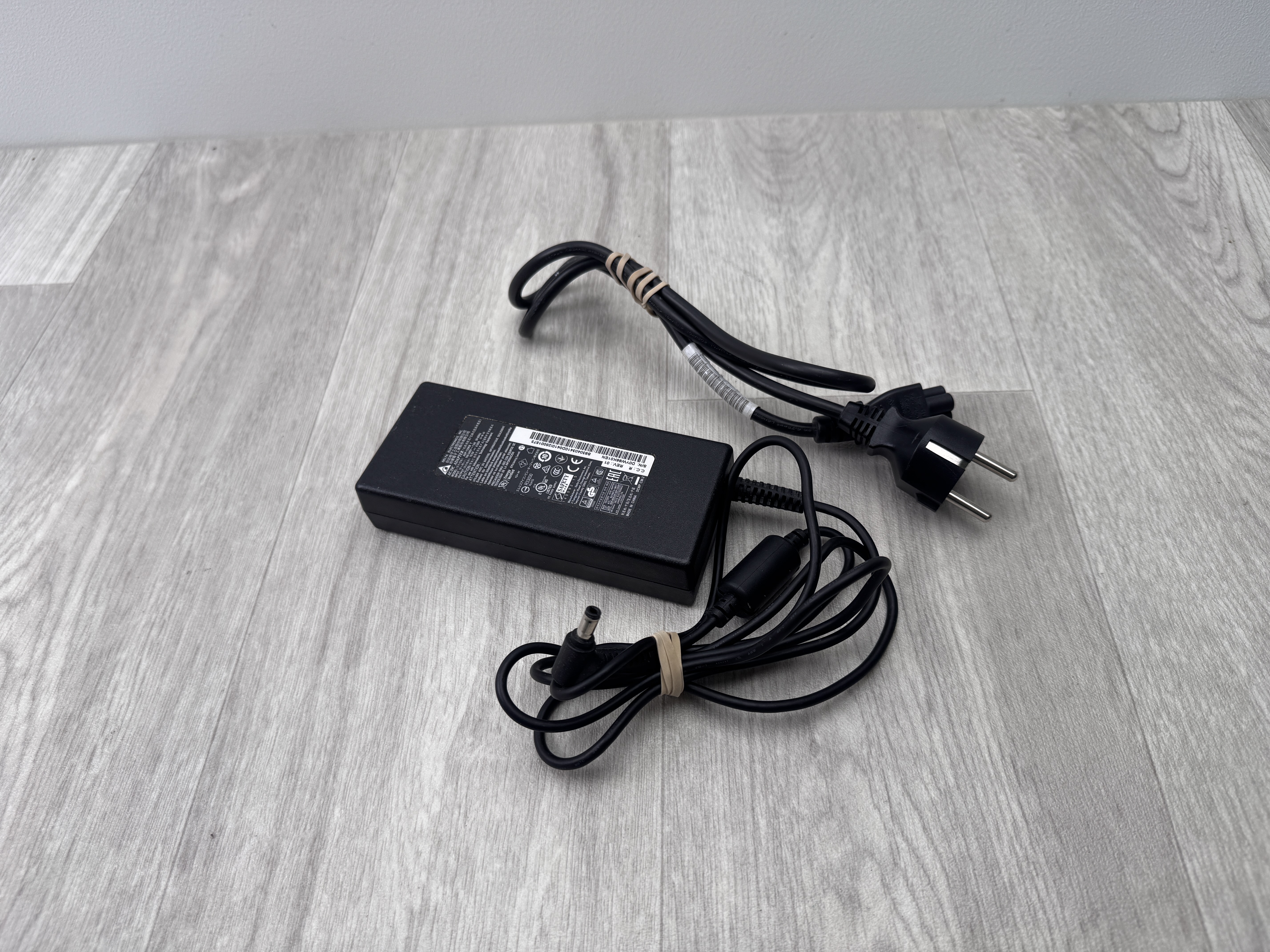 Original Acer 135W 19V 7.1A Laddare AC Adapter PA-1131-16 ADP-135KB T