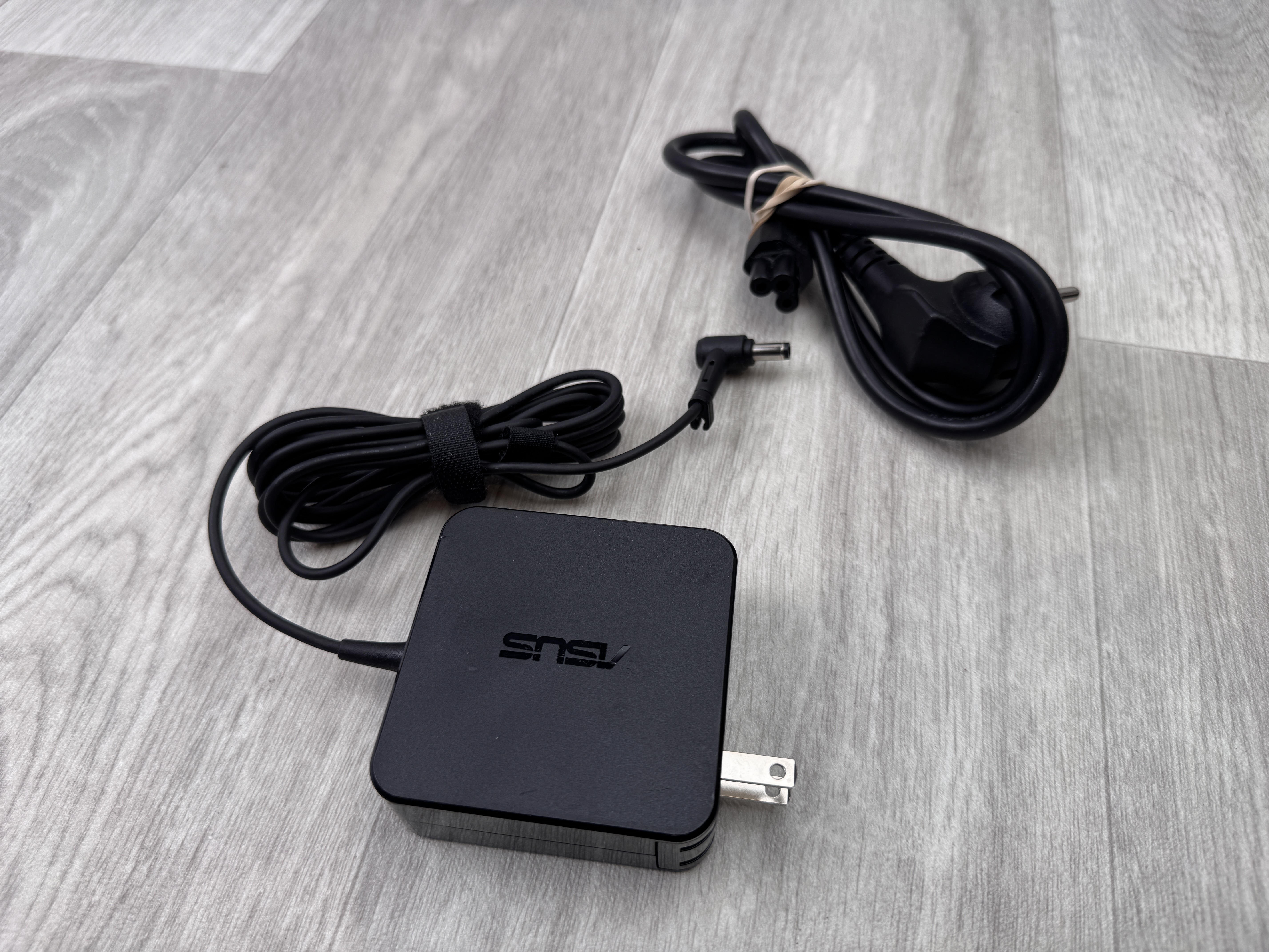 Original Asus US ADP-65DW 19V 3.42A 65W (USA Kontakt) (VMB*)