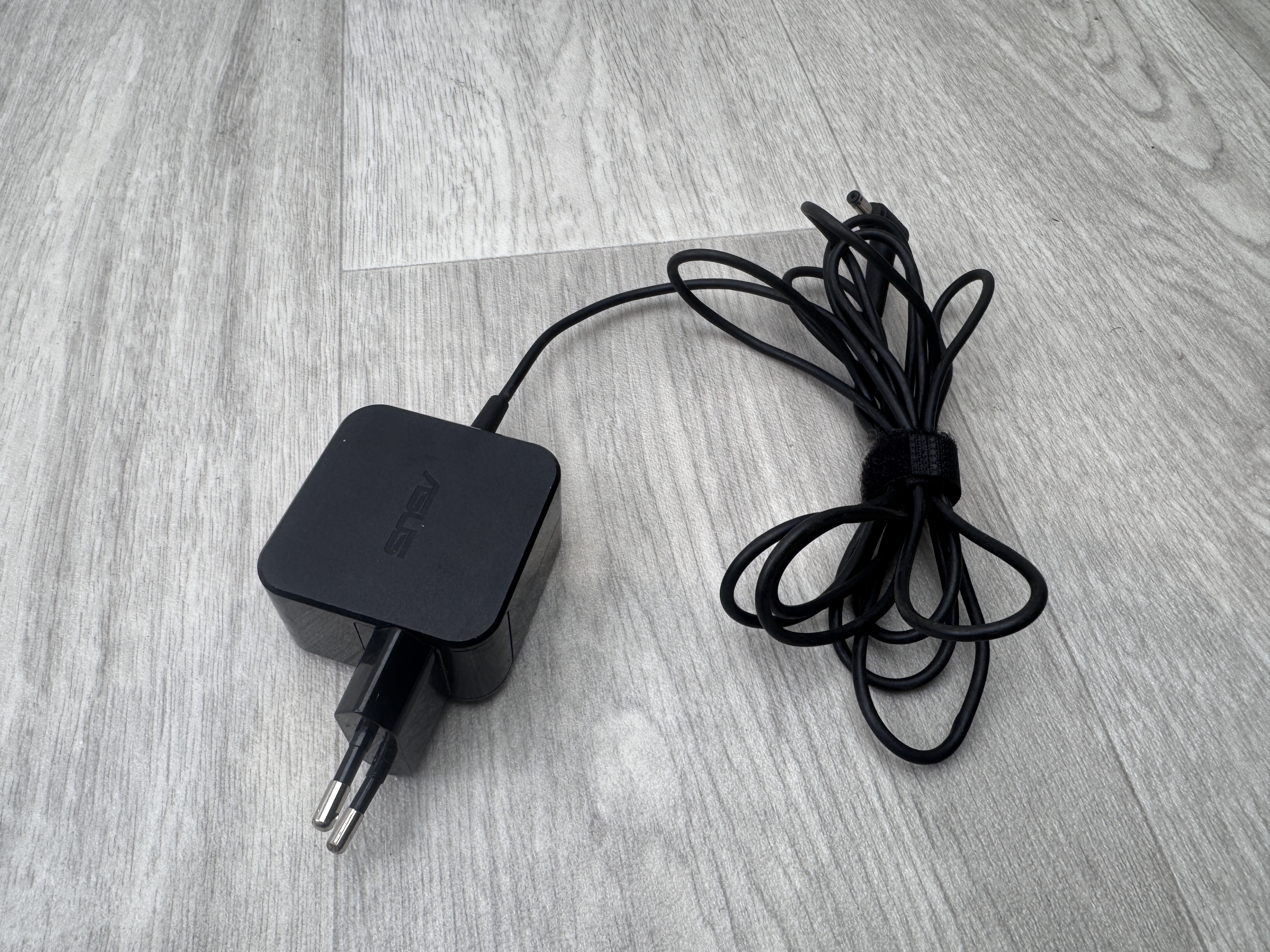 Original 45W Asus Laddare Adapter 19V 2.37A W16-045N3B (VMB*)