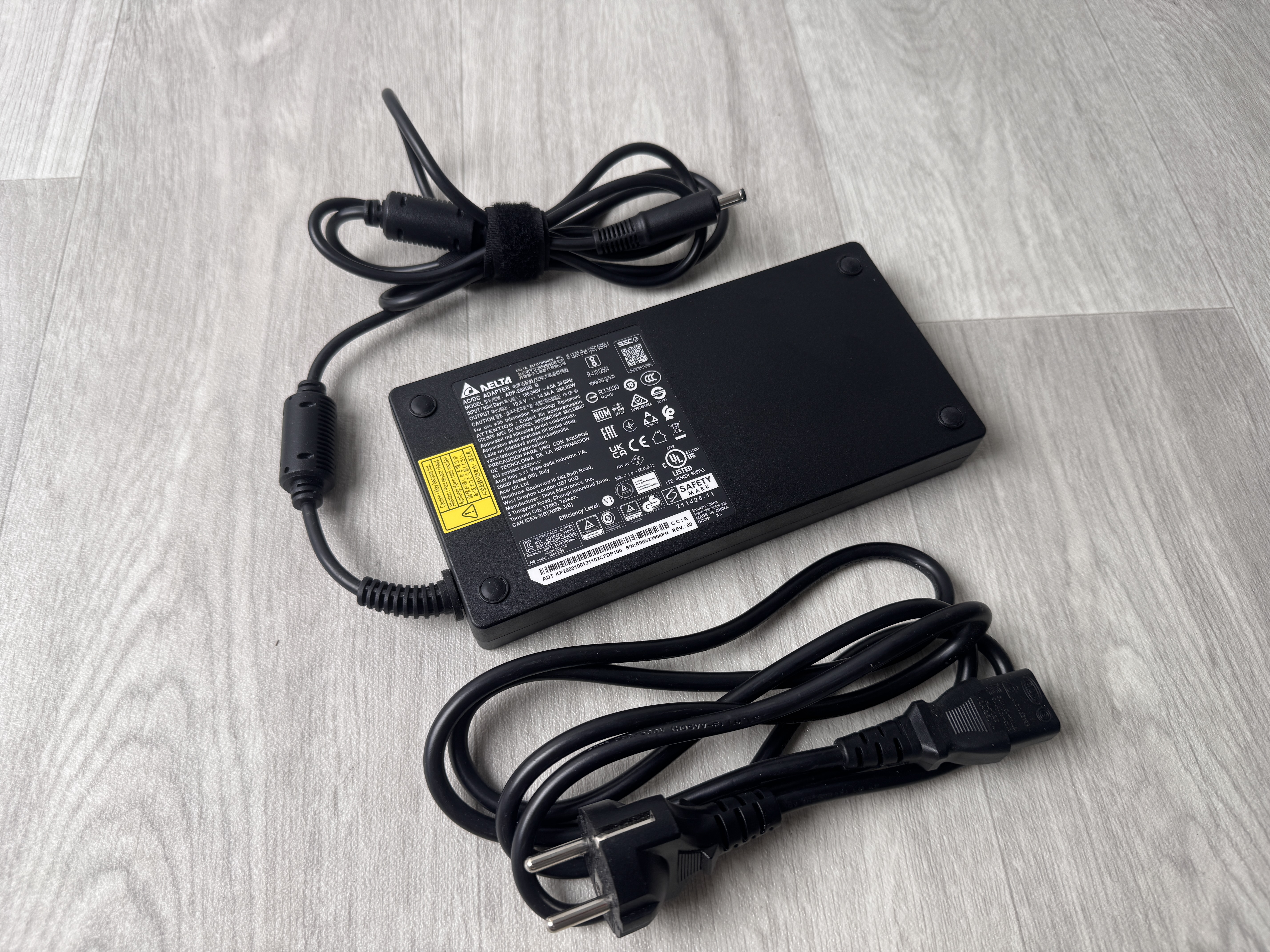 Original Acer Delta 280W AC Adapter / Laddare 19.5V 14.36A ADP-280DB B 5.5x1.7mm