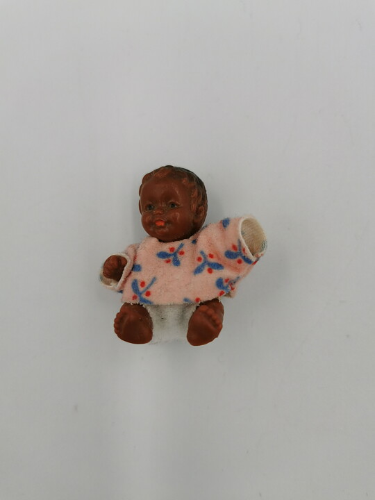 Dukkehus Second Hand - Baby Pige Mørk Hud