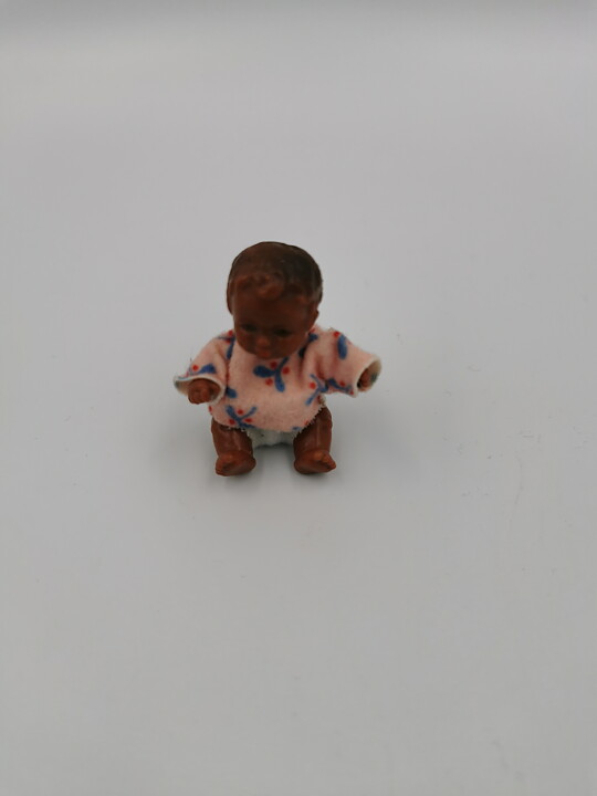 Dukkehus Second Hand - Baby Pige Mørk Hud
