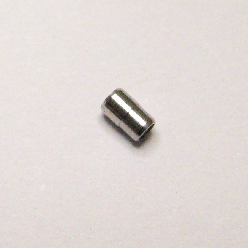 Tub med skuldra. L: 2,4 / 1,2 mm. Ø 1,5 / 1,4 mm. 