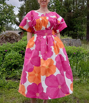 Nysydd klänning i storblommigt secondhandtyg storlek XL-XXL, Ny Makiato