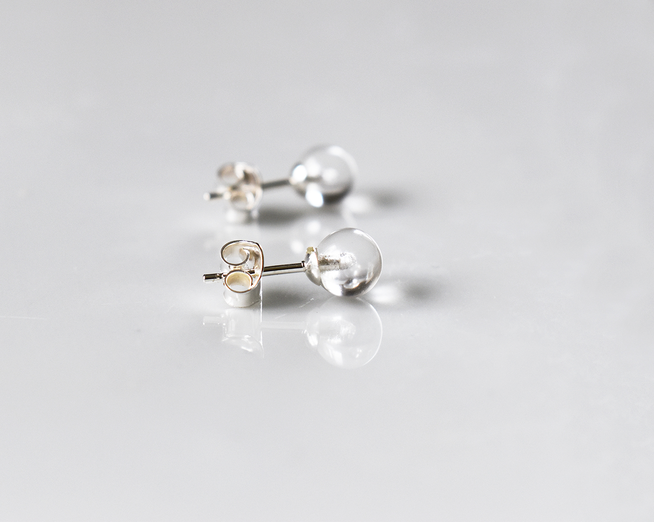 NATUR DROPPE - öronstift i klart glas 