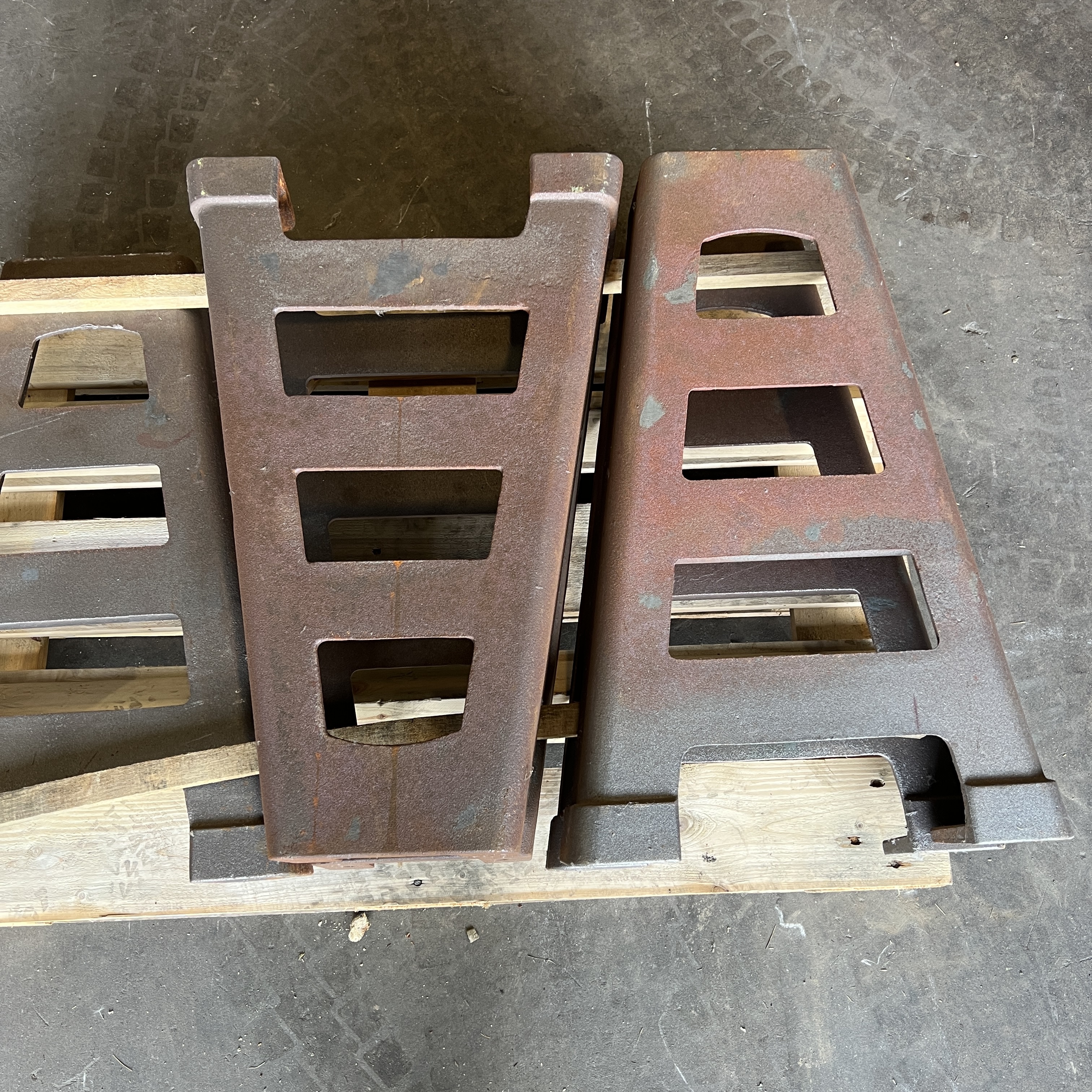 Vintage Planteringsbord 140 x 65 cm – Gjutjärnsben & Träskiva från stenfabrik Modell 2 - 5