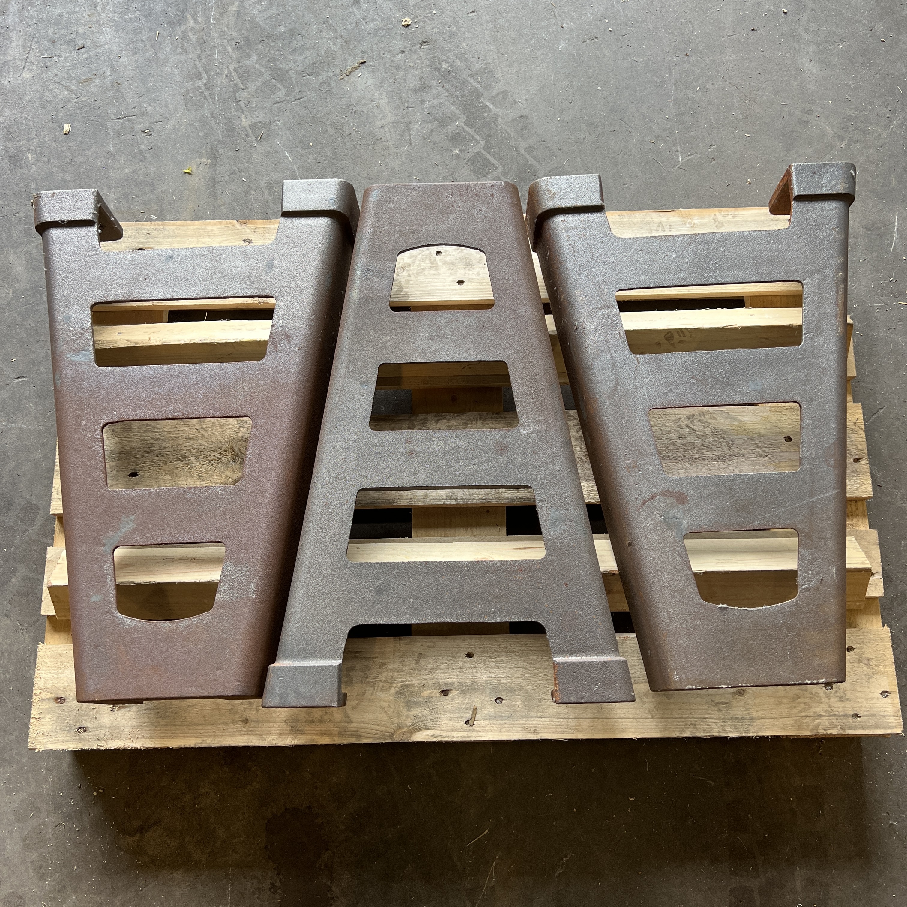 Vintage Planteringsbord 140 x 65 cm – Gjutjärnsben & Träskiva från stenfabrik Modell 2 - 4