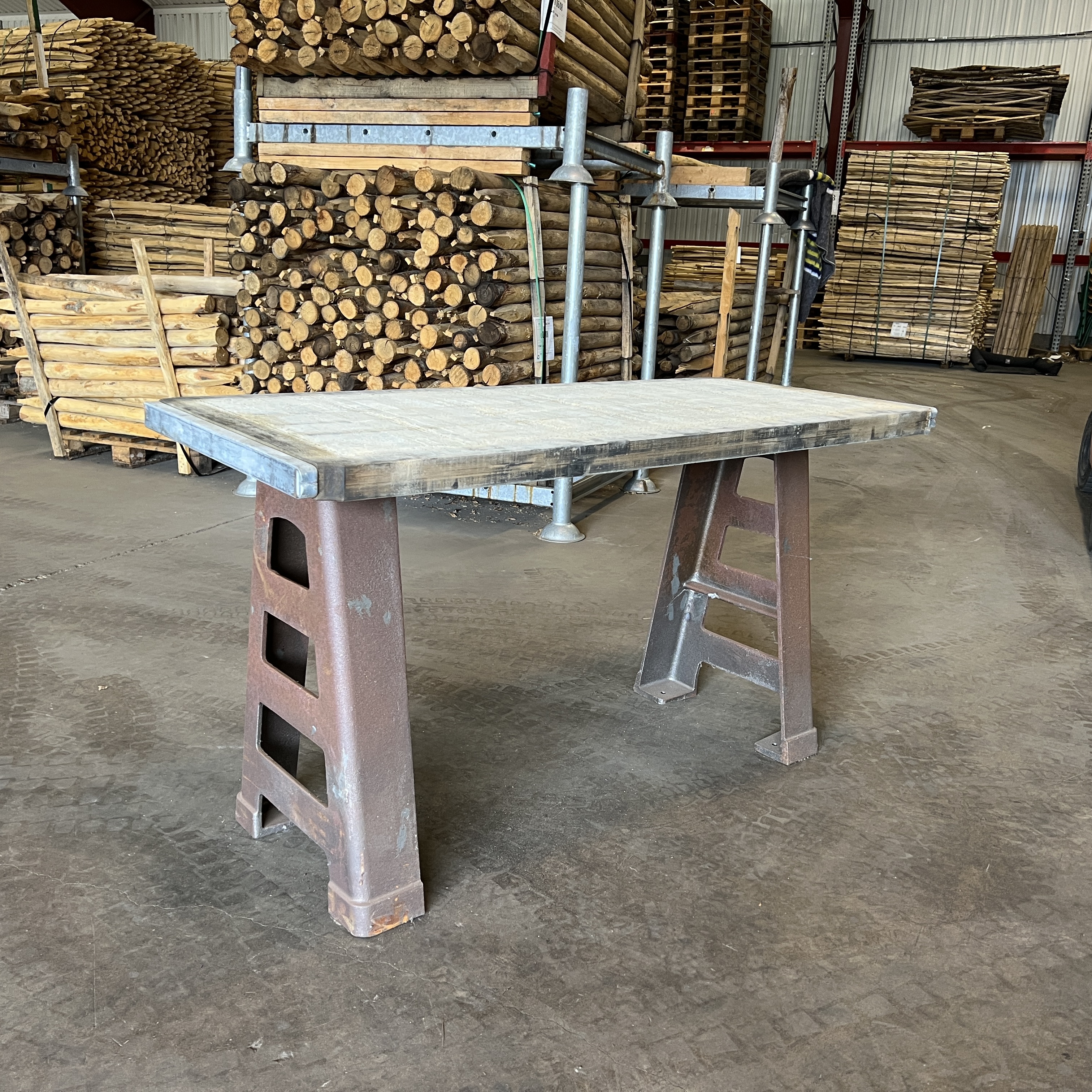 Vintage Planteringsbord 175 x 65 cm – Gjutjärnsben & Träskiva från stenfabrik Modell 2 - 8