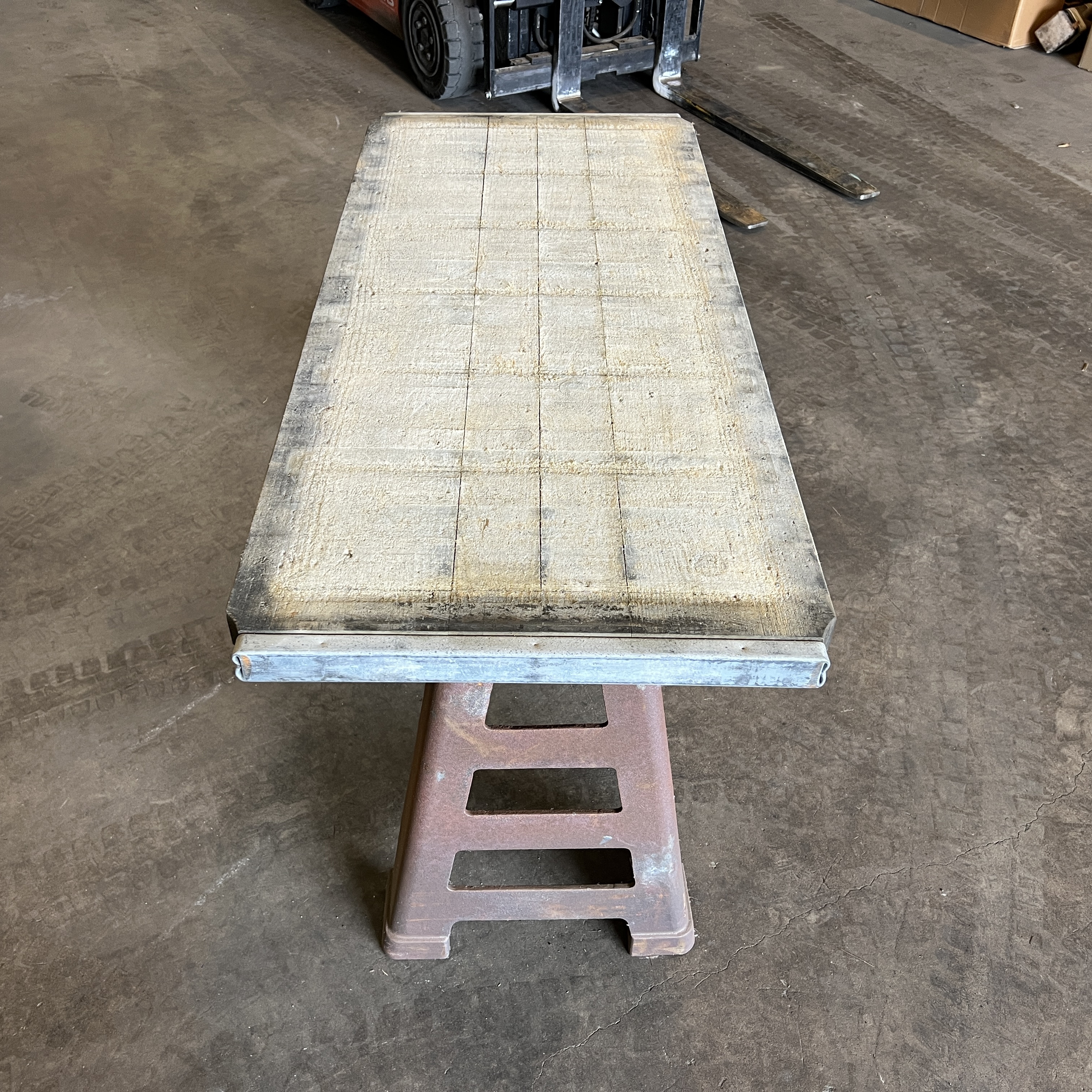 Vintage Planteringsbord 175 x 65 cm – Gjutjärnsben & Träskiva från stenfabrik Modell 2 - 3
