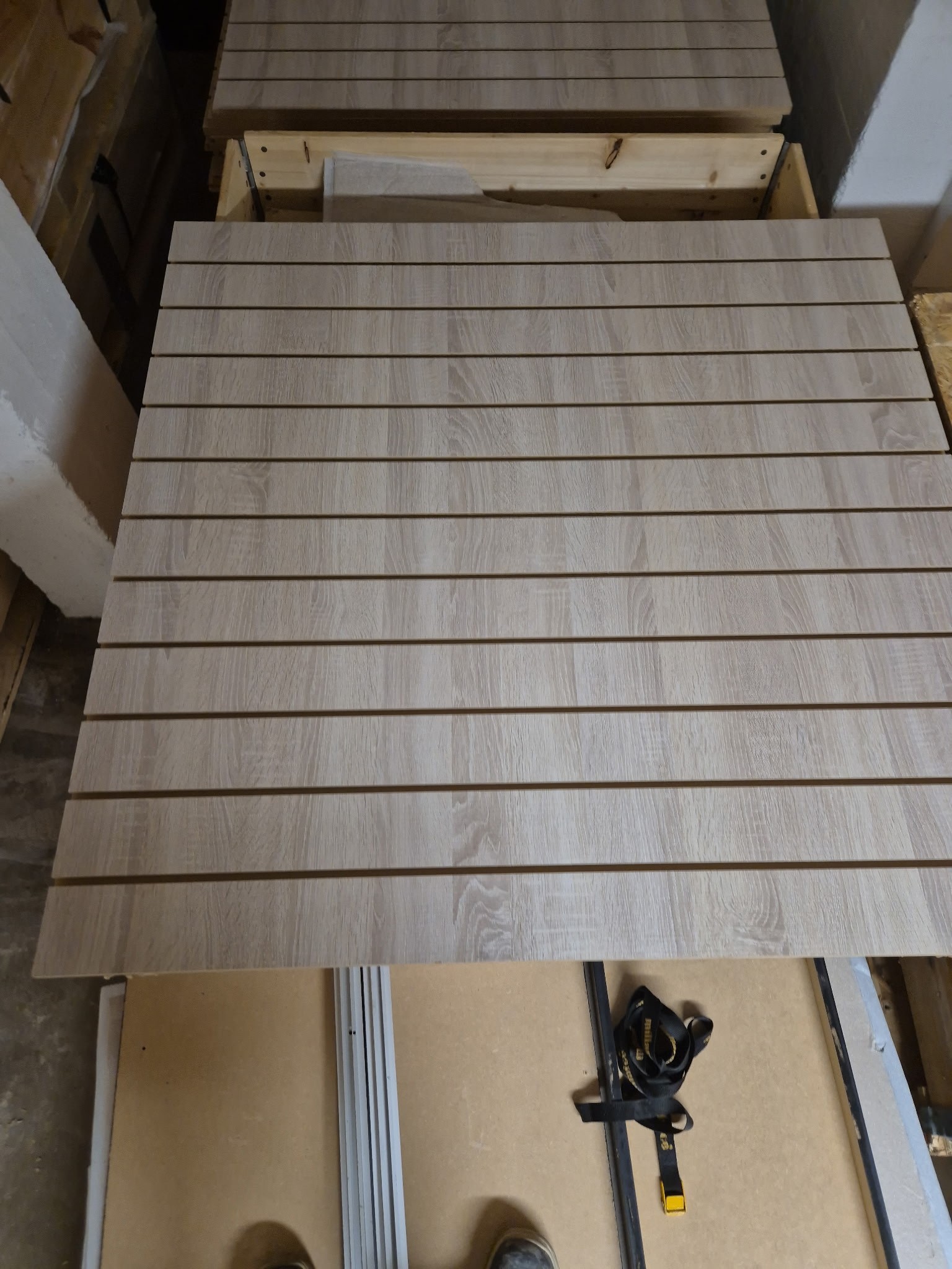 Spårpanel (Slatwall) Ekfanér