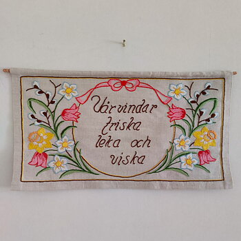 Broderad Väggbonad