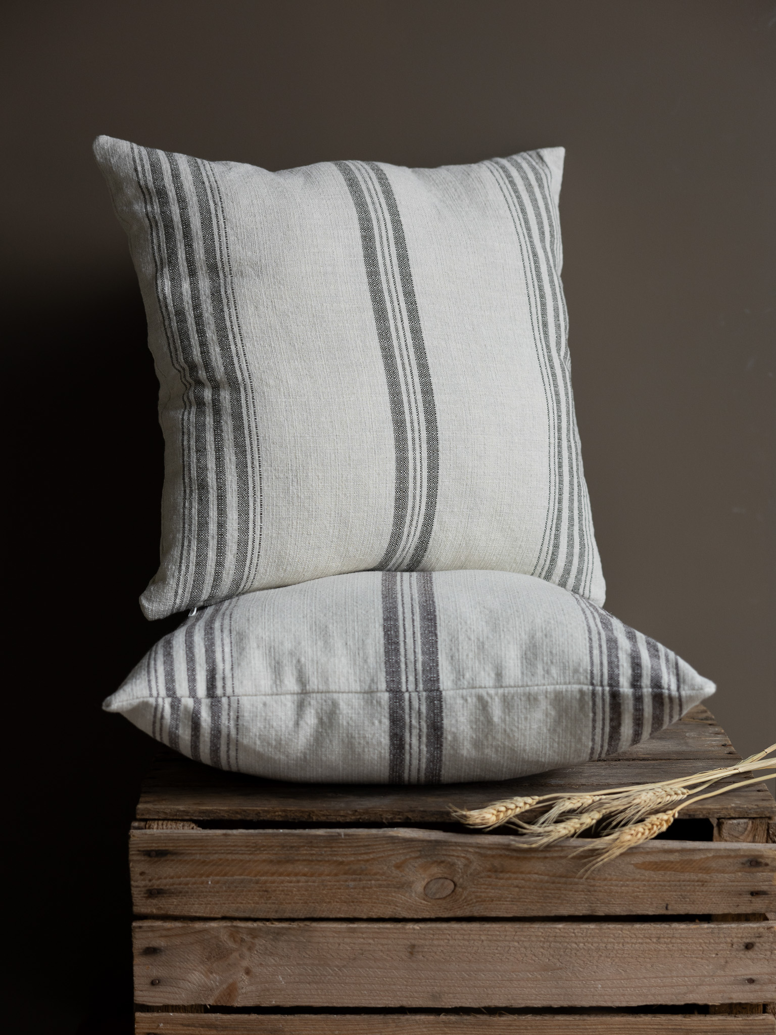 Karlevi - Natural/green cushion cover - 45 x 45 cm