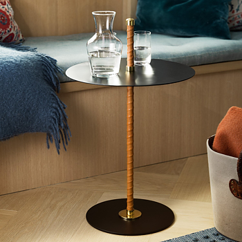 Cabaret Sidobord, Svart
