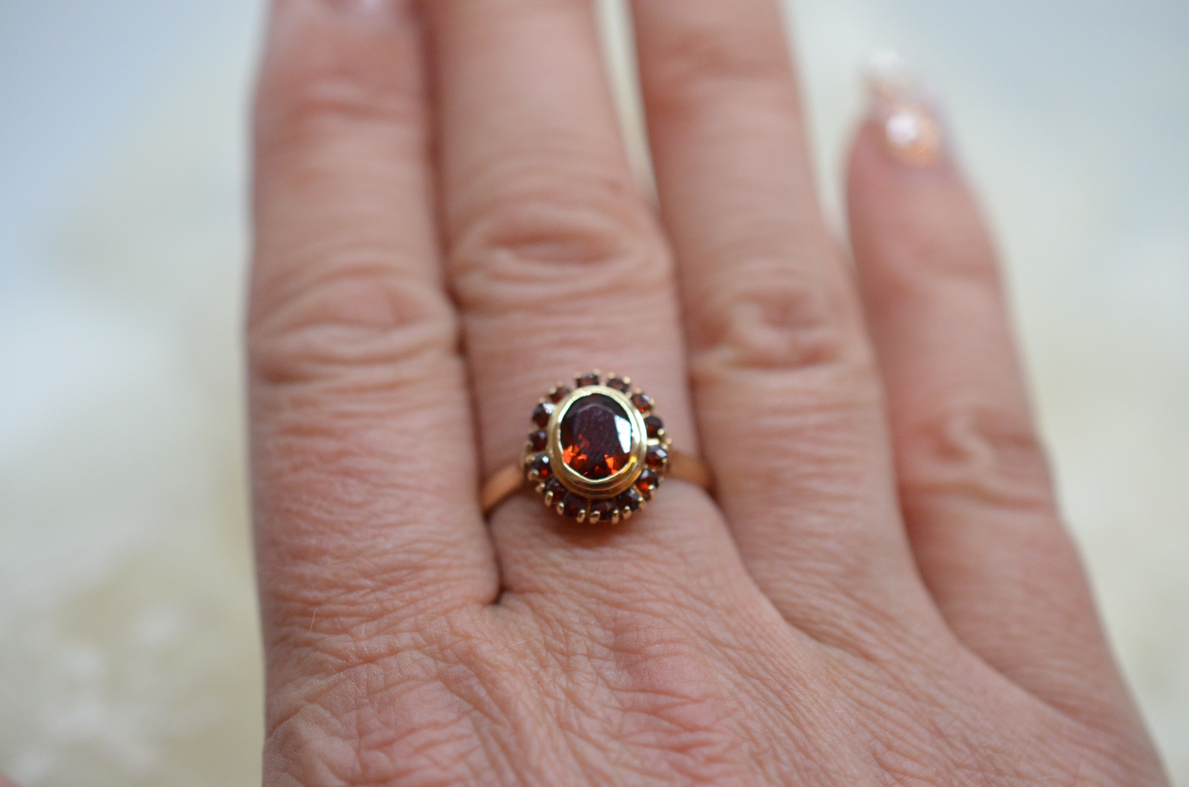 Vintage 18k ring with garnets - 3