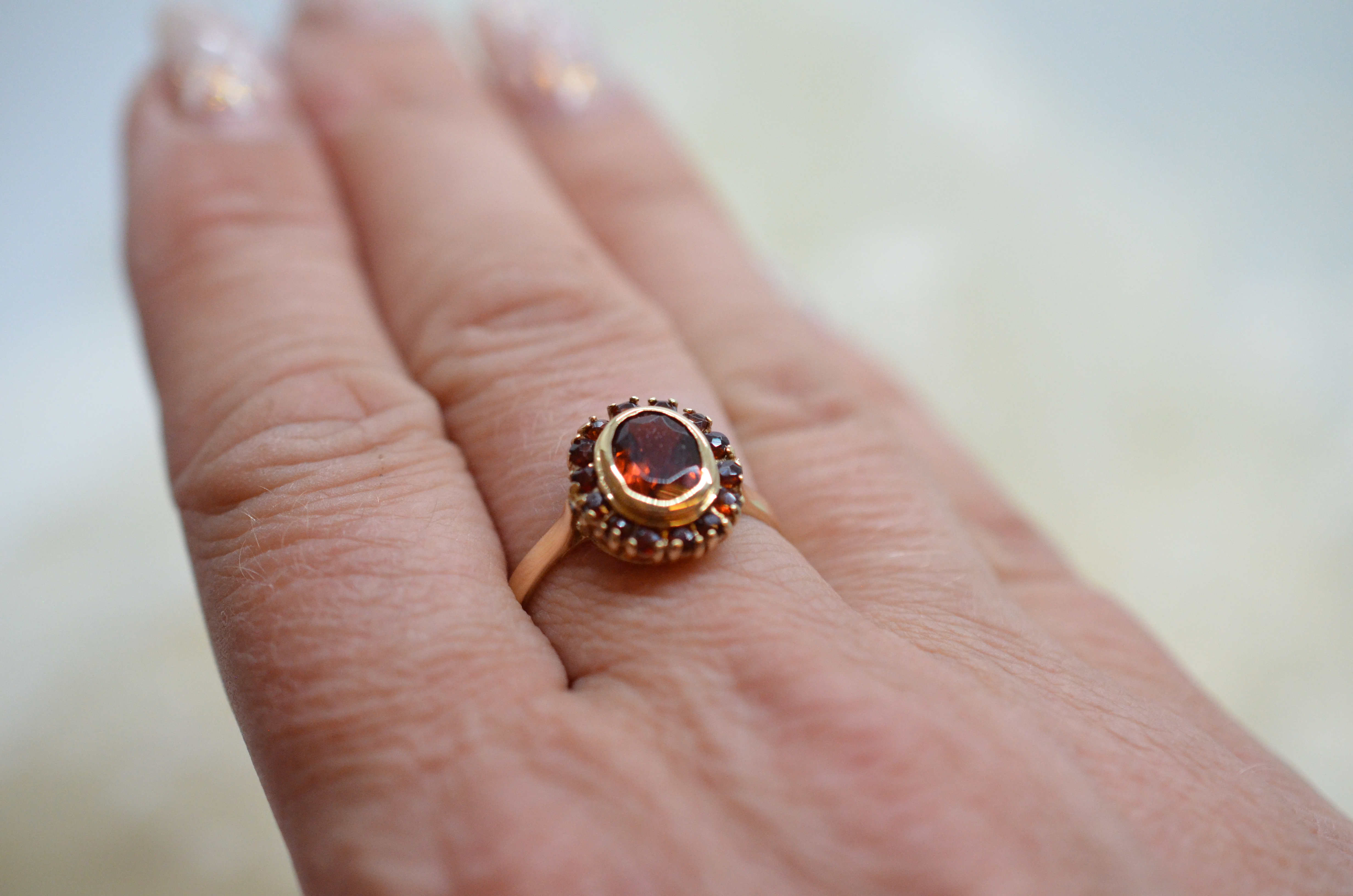 Vintage 18k ring with garnets - 4