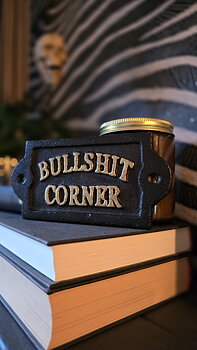 Skylt - Bullshit Corner