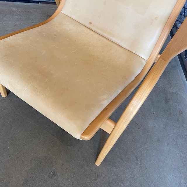 En Laminofåtölj I skinn och fårskinnsöverdrag - 9
