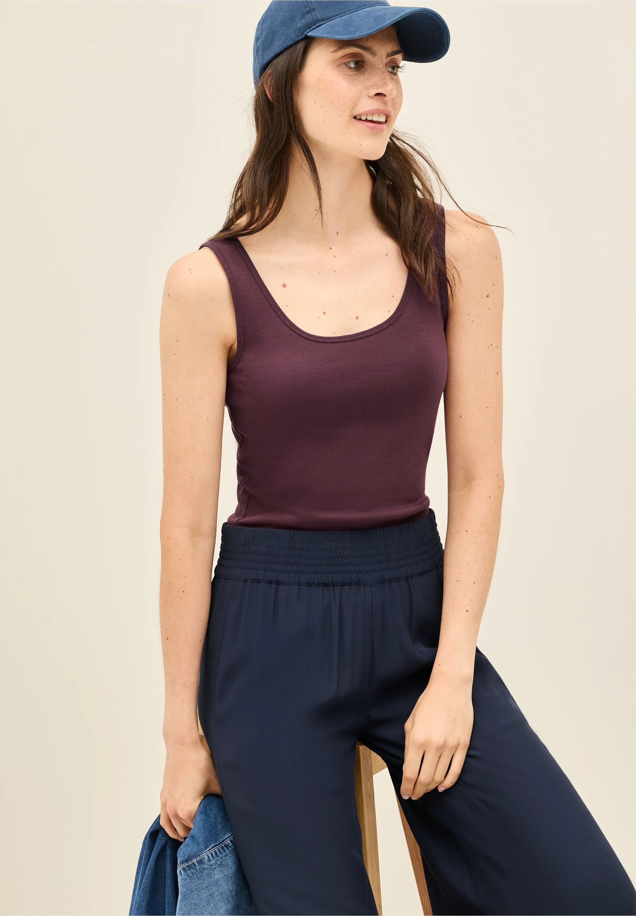 Style NOS Linda - Mulberry Red - Cecil