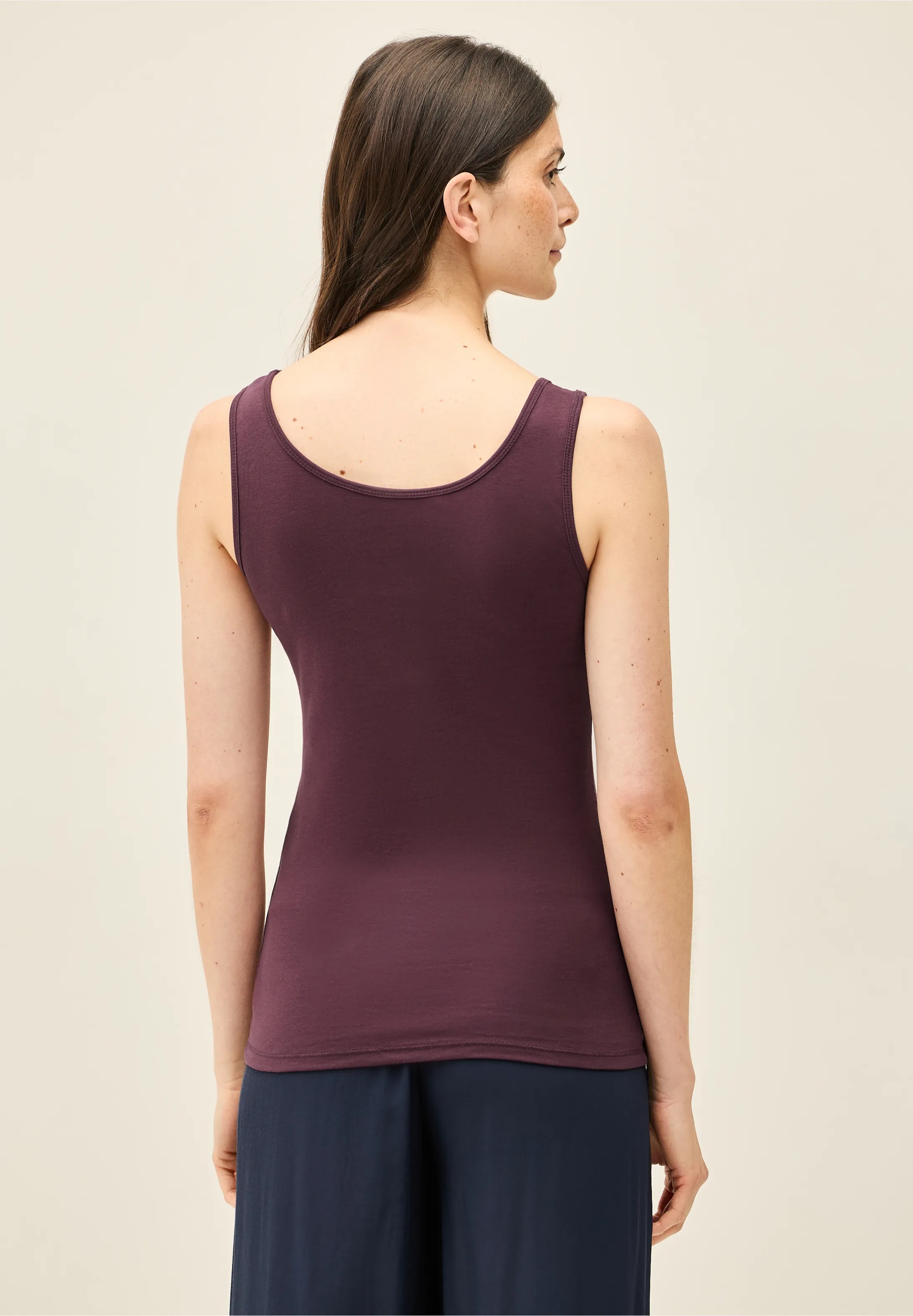 Style NOS Linda - Mulberry Red - Cecil