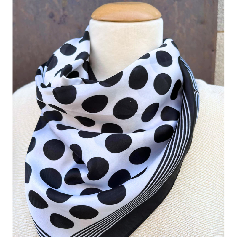 Satinscarf - Prickig - Fyrkant - 2