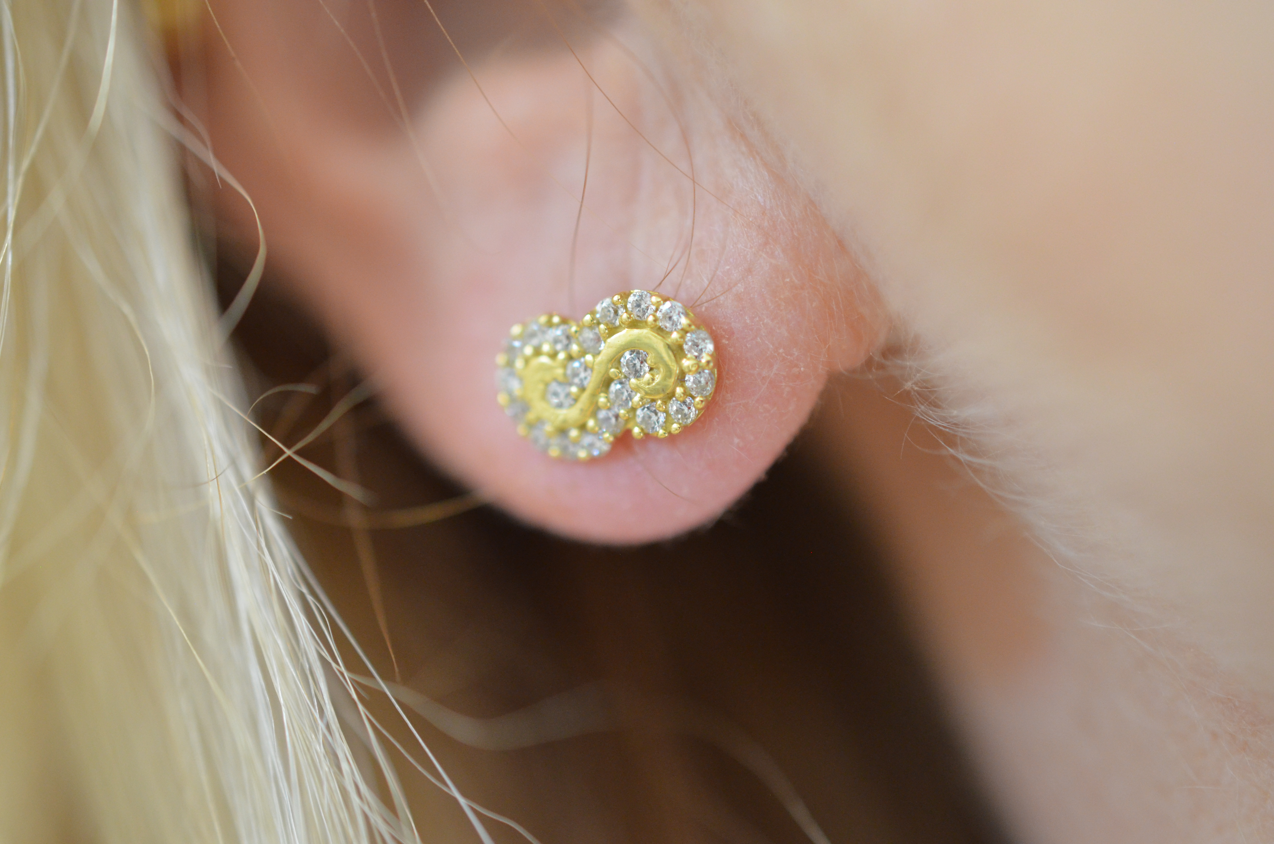 Second Hand 18k earrings with cz - 2