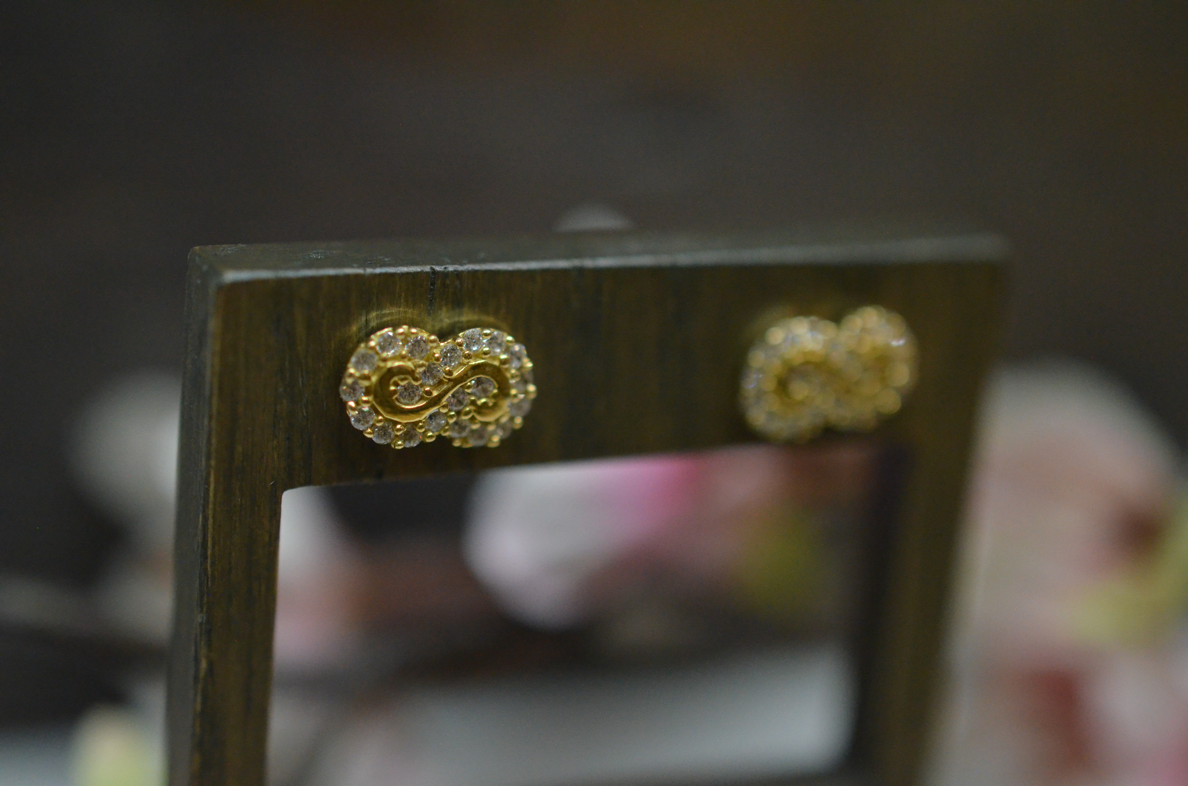 Second Hand 18k earrings with cz - 4