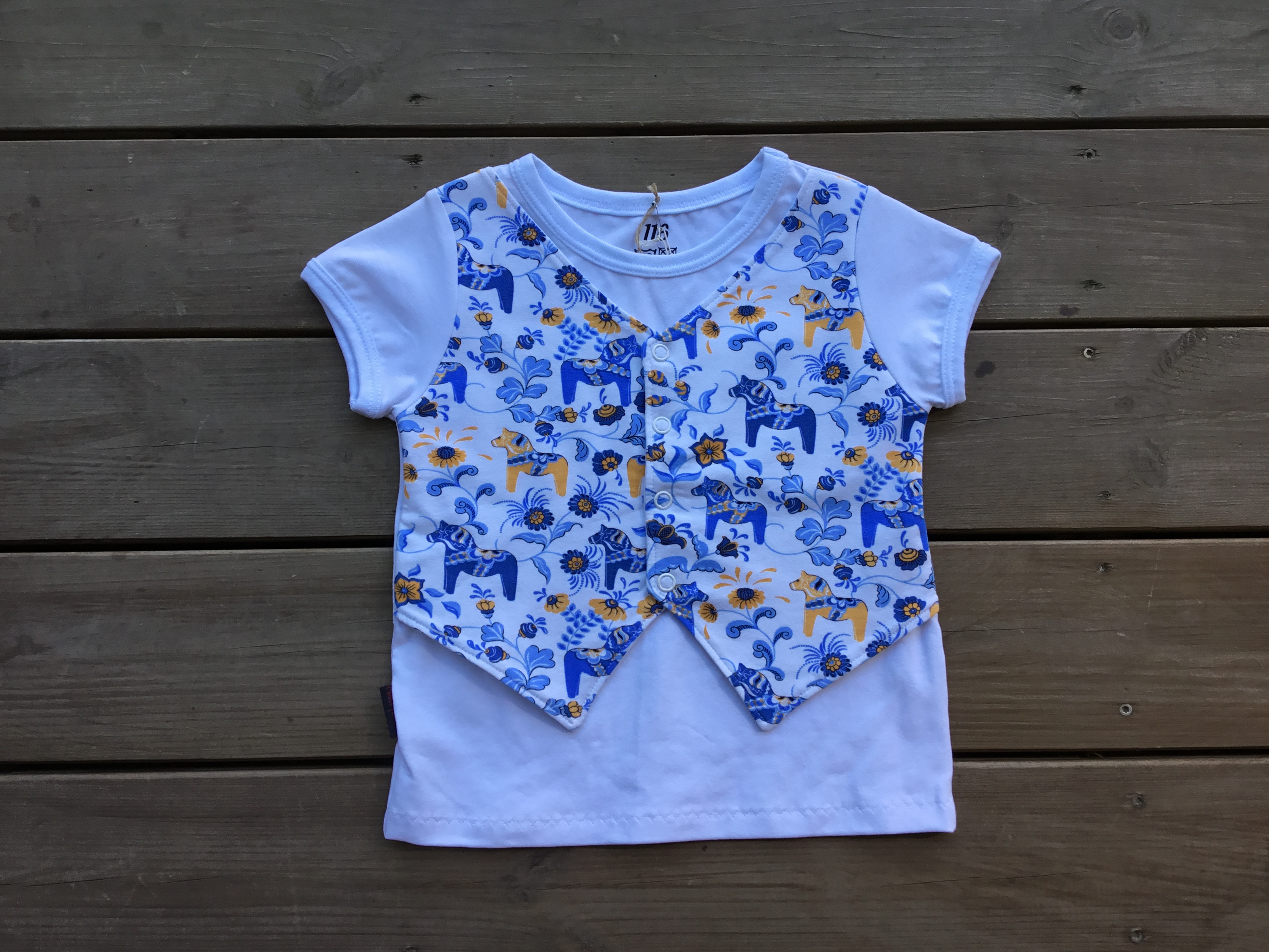 REA T-shirt med väst stl.116 cl.