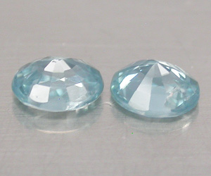 Gemas de circón azul natural calibradas y ovaladas de 5 x 4 mm a juego - 2